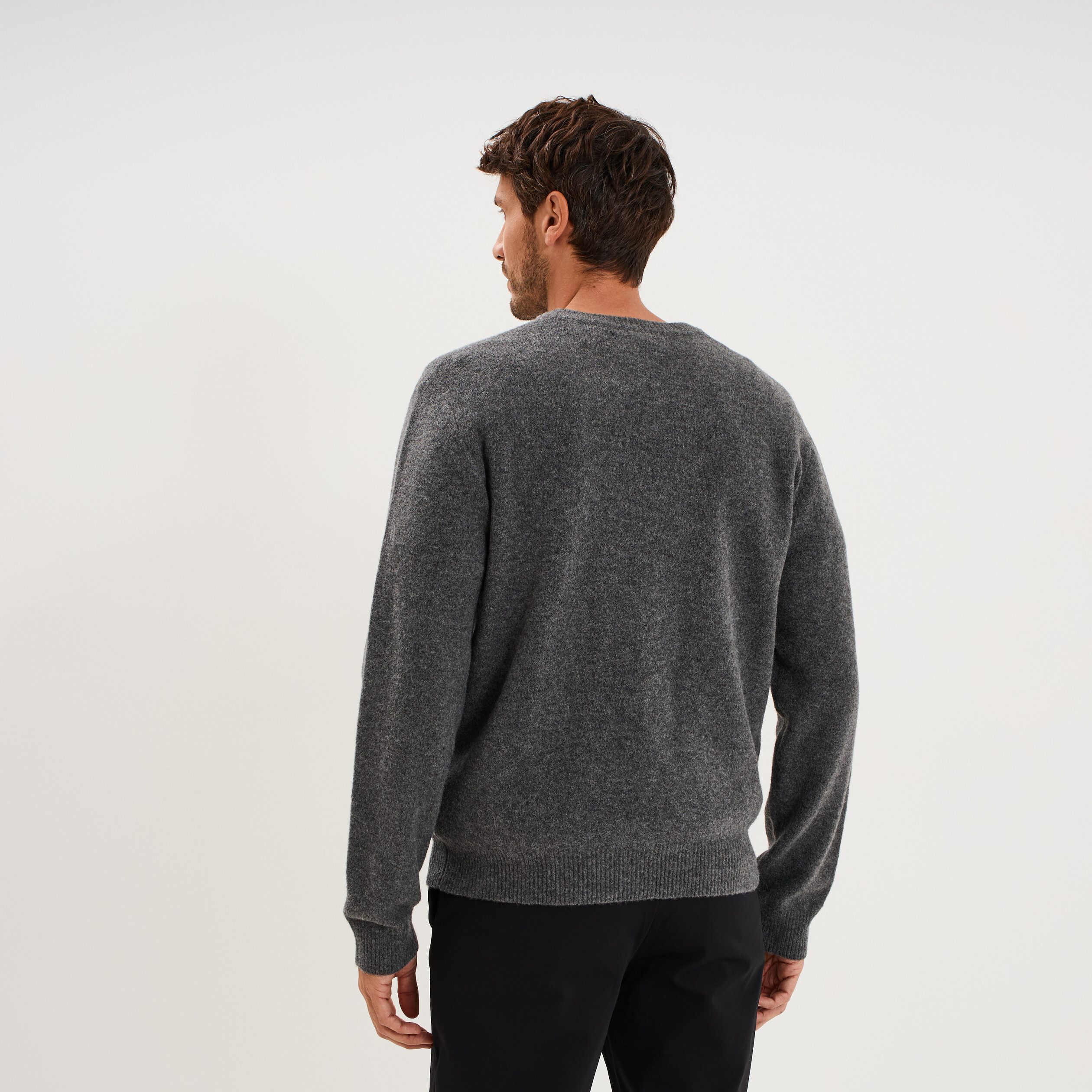 Pull droit col en V manches longues gris homme