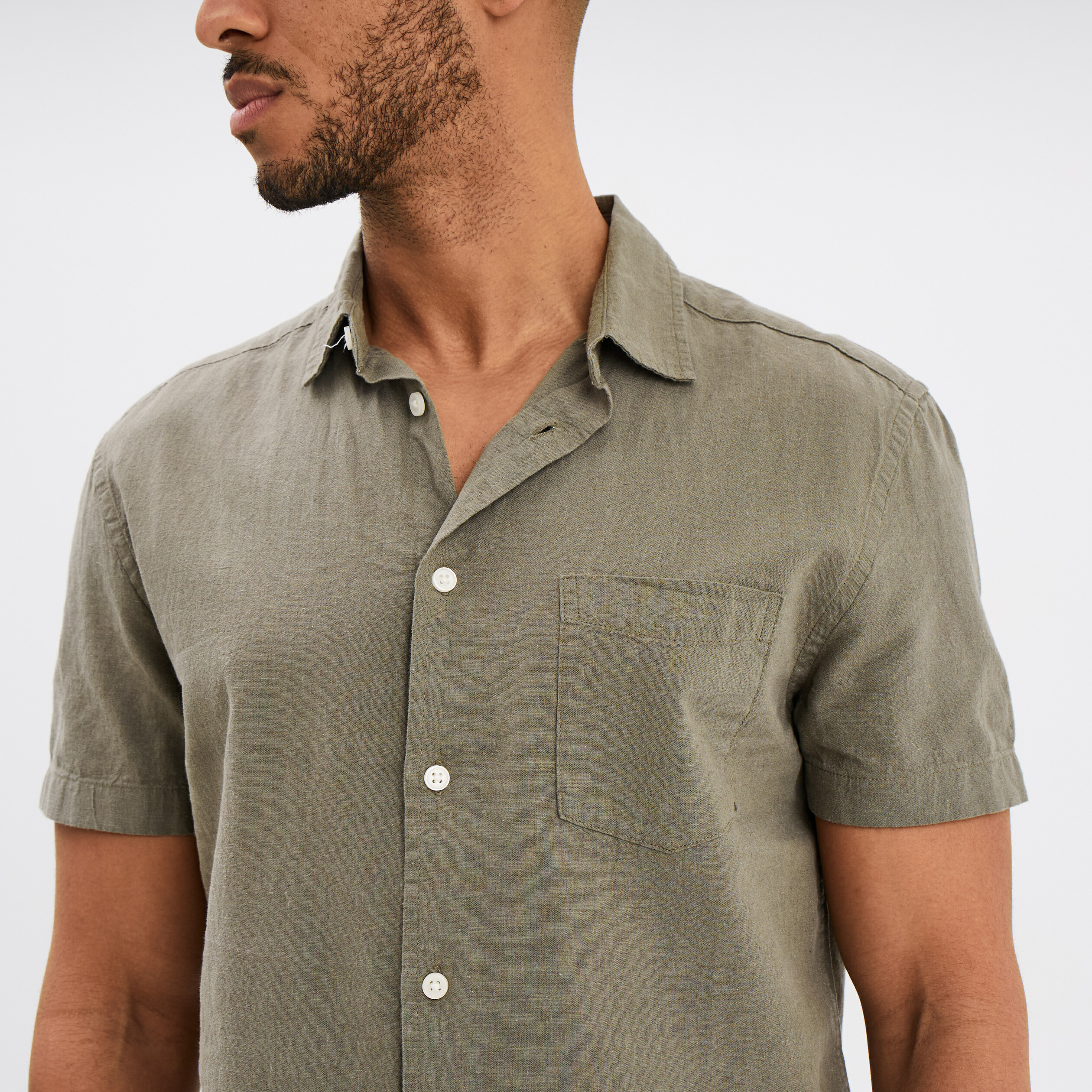 chemise manches courtes lin melange vert kaki homme Chemise manches courtes lin mélangé vert kaki homme