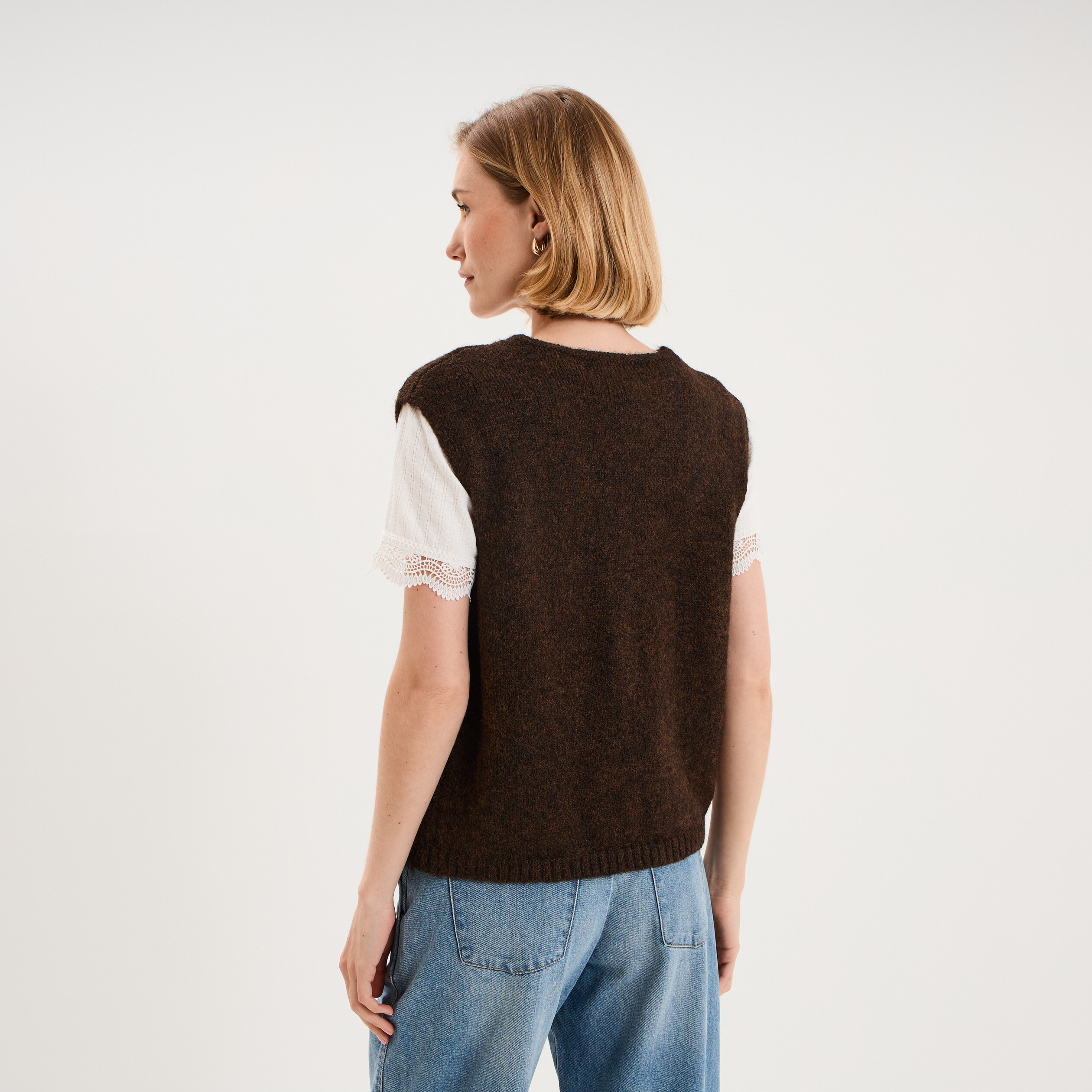Gilet sans manches col V boutonn&eacute; marron fonc&eacute; femme