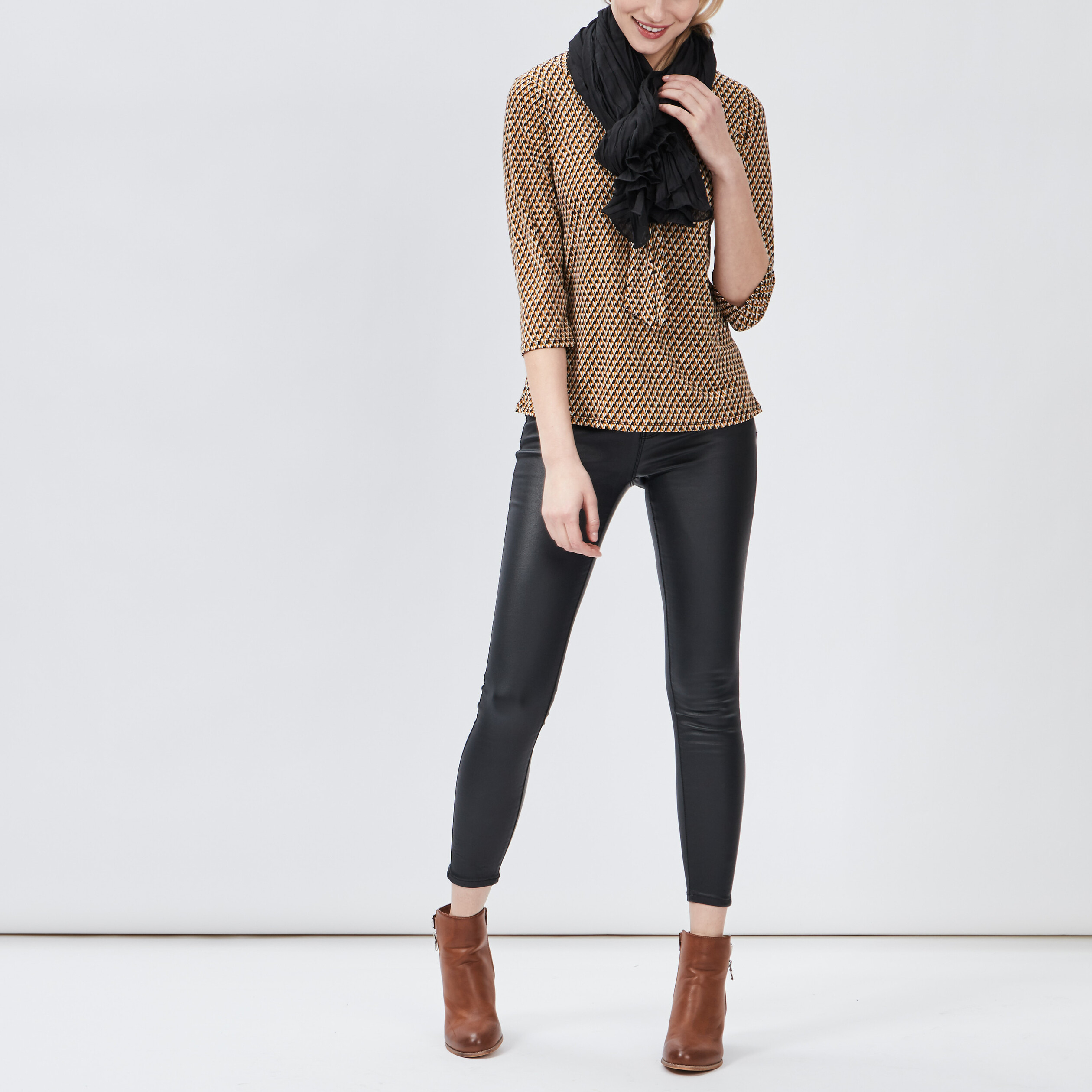 Foulard aspect froiss&eacute; noir femme