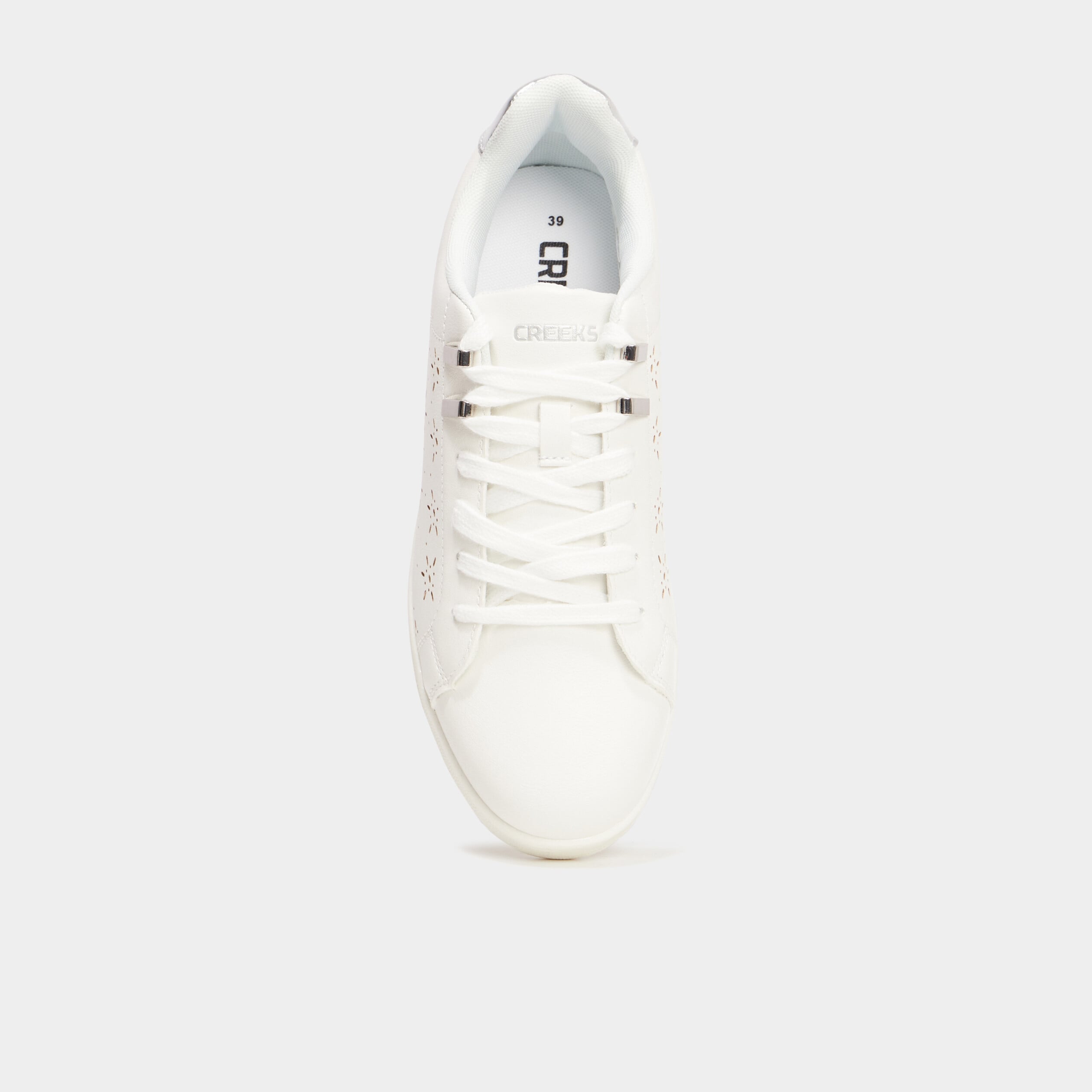 Baskets perfor&eacute;es semelle plate blanc femme