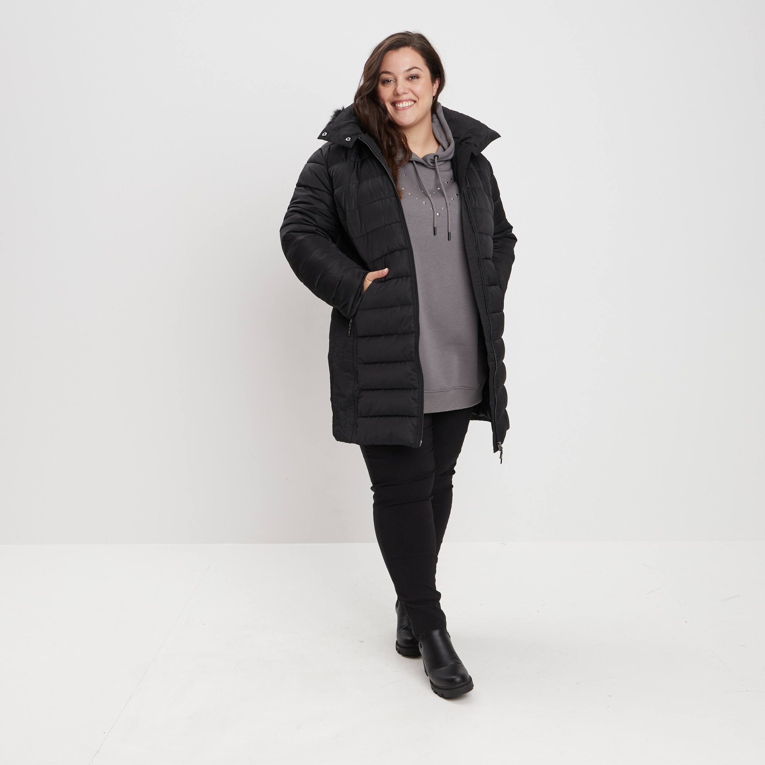 doudoune longue deperlante a capuche noir femmegt Doudoune longue déperlante à capuche noir femme grande taille