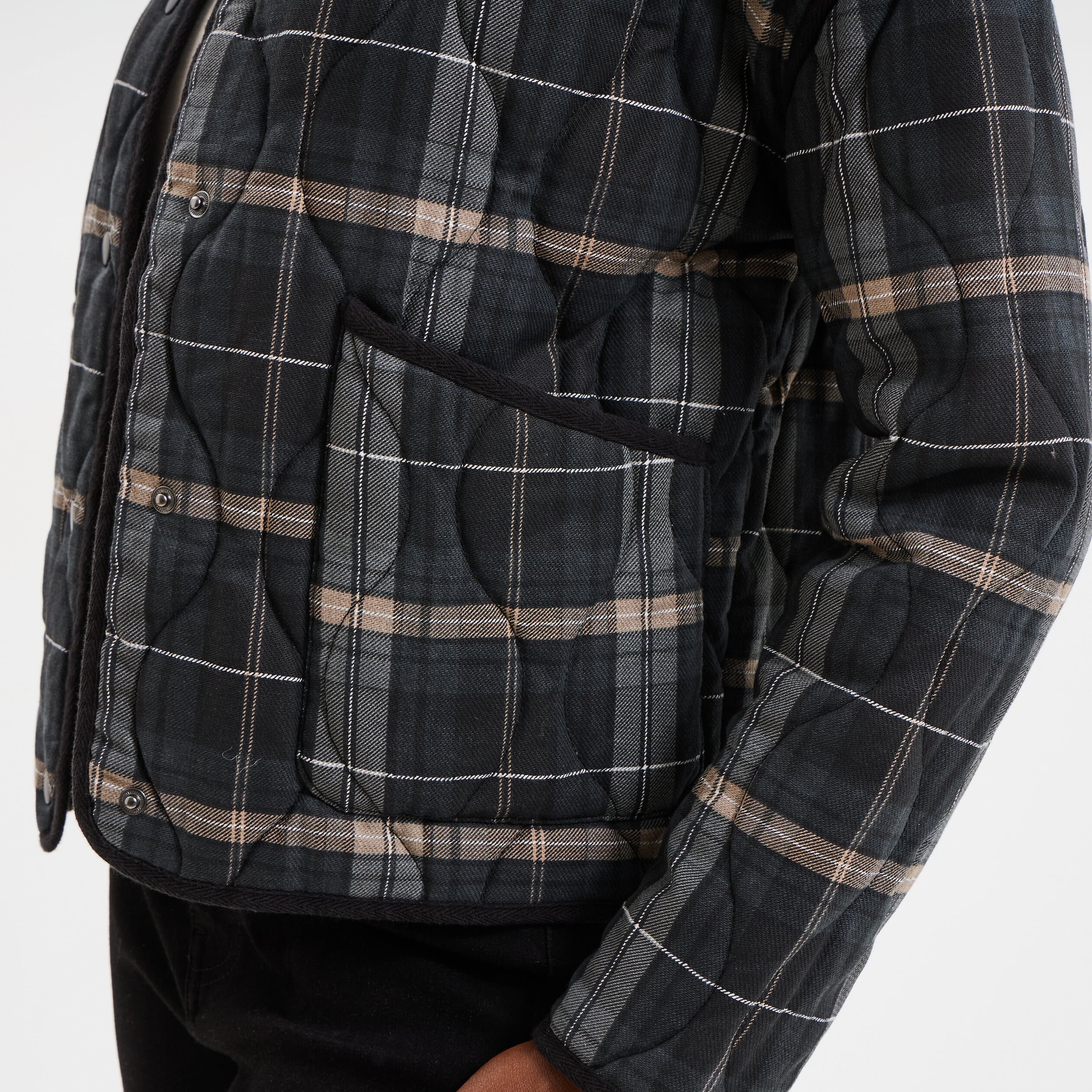 Veste matelass&eacute;e poches plaqu&eacute;es noir femme