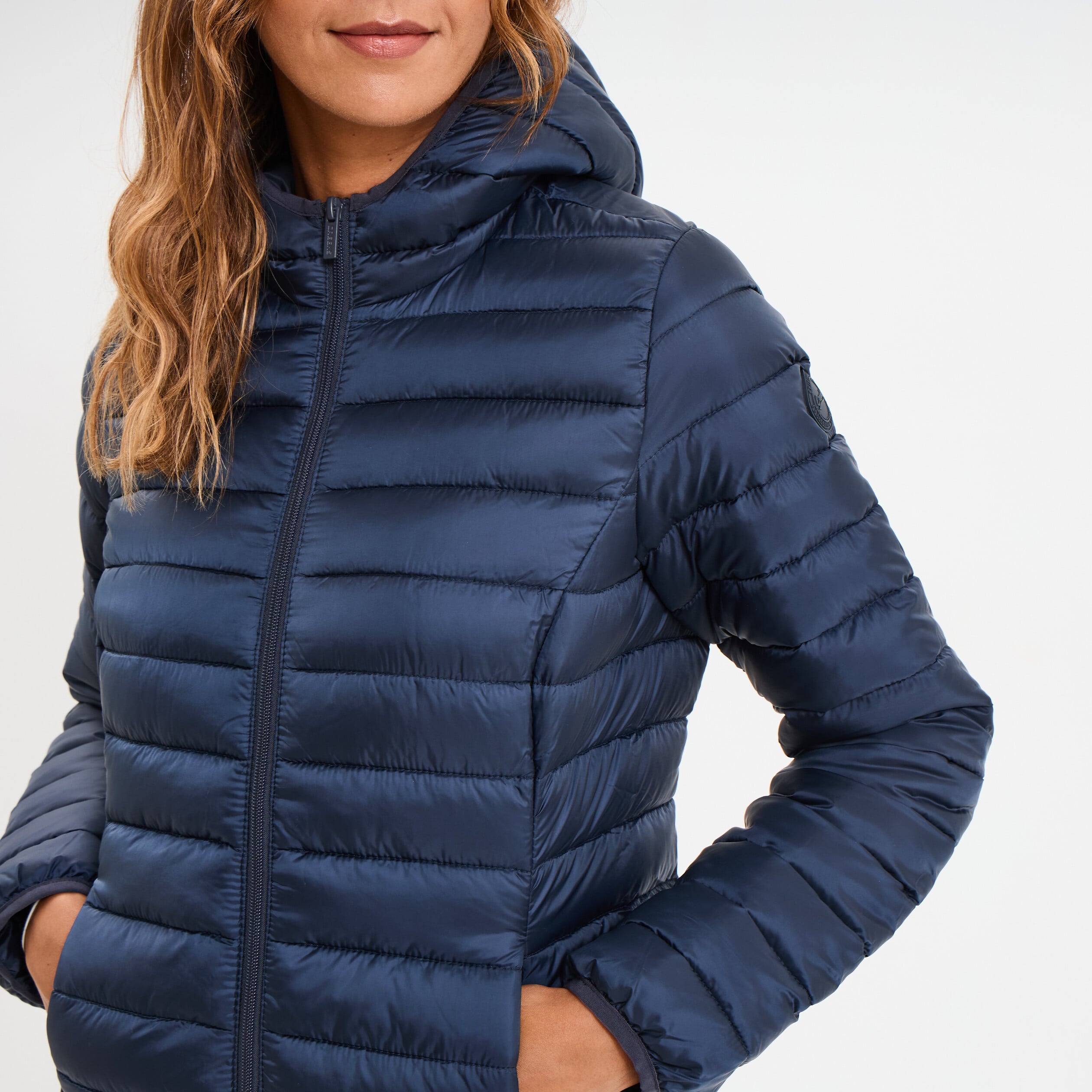Doudoune l&eacute;g&egrave;re d&eacute;perlante &agrave; capuche bleu marine femme