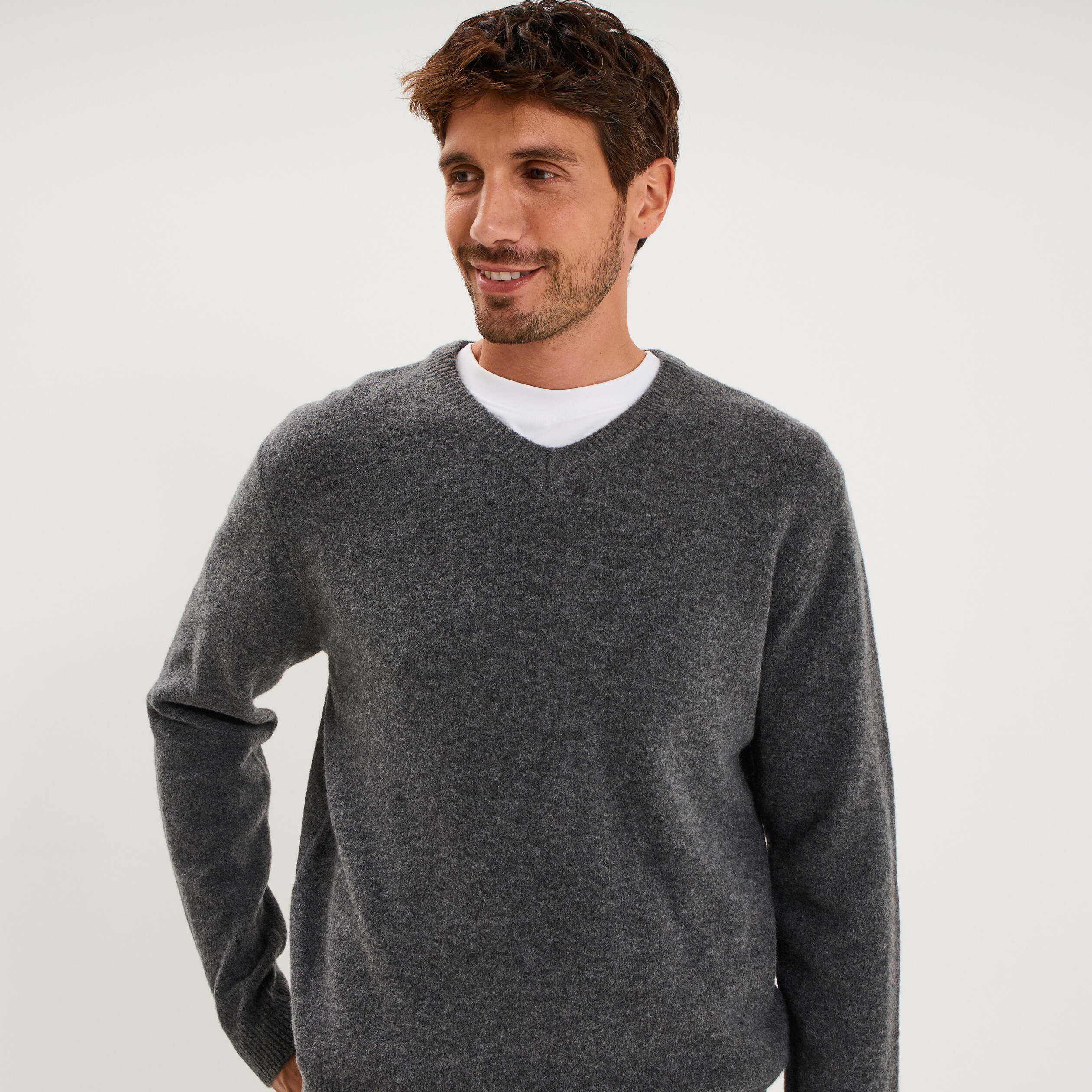Pull droit col en V manches longues gris homme