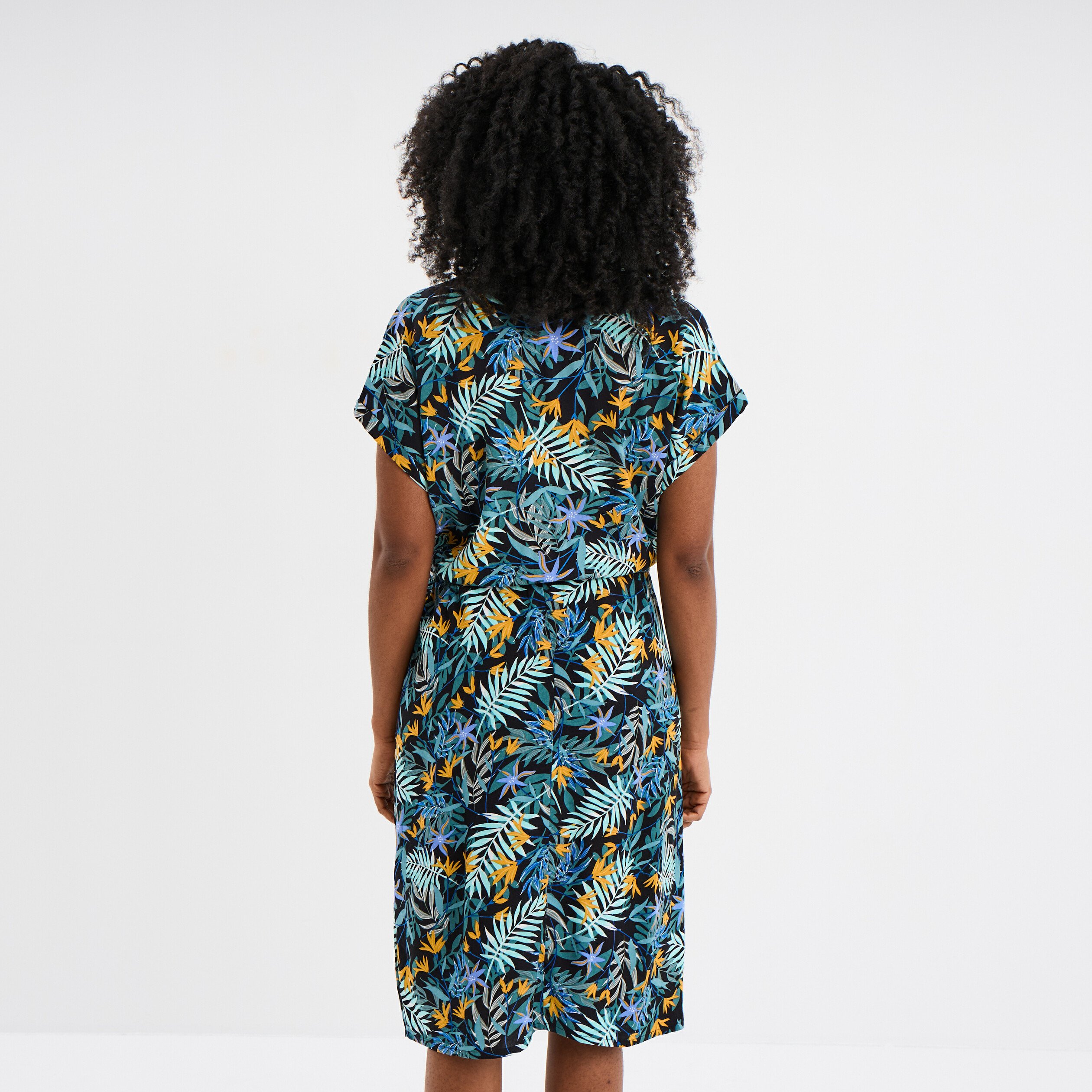 robe courte col tunisien manches courtes noir femme Robe courte col tunisien manches courtes noir femme