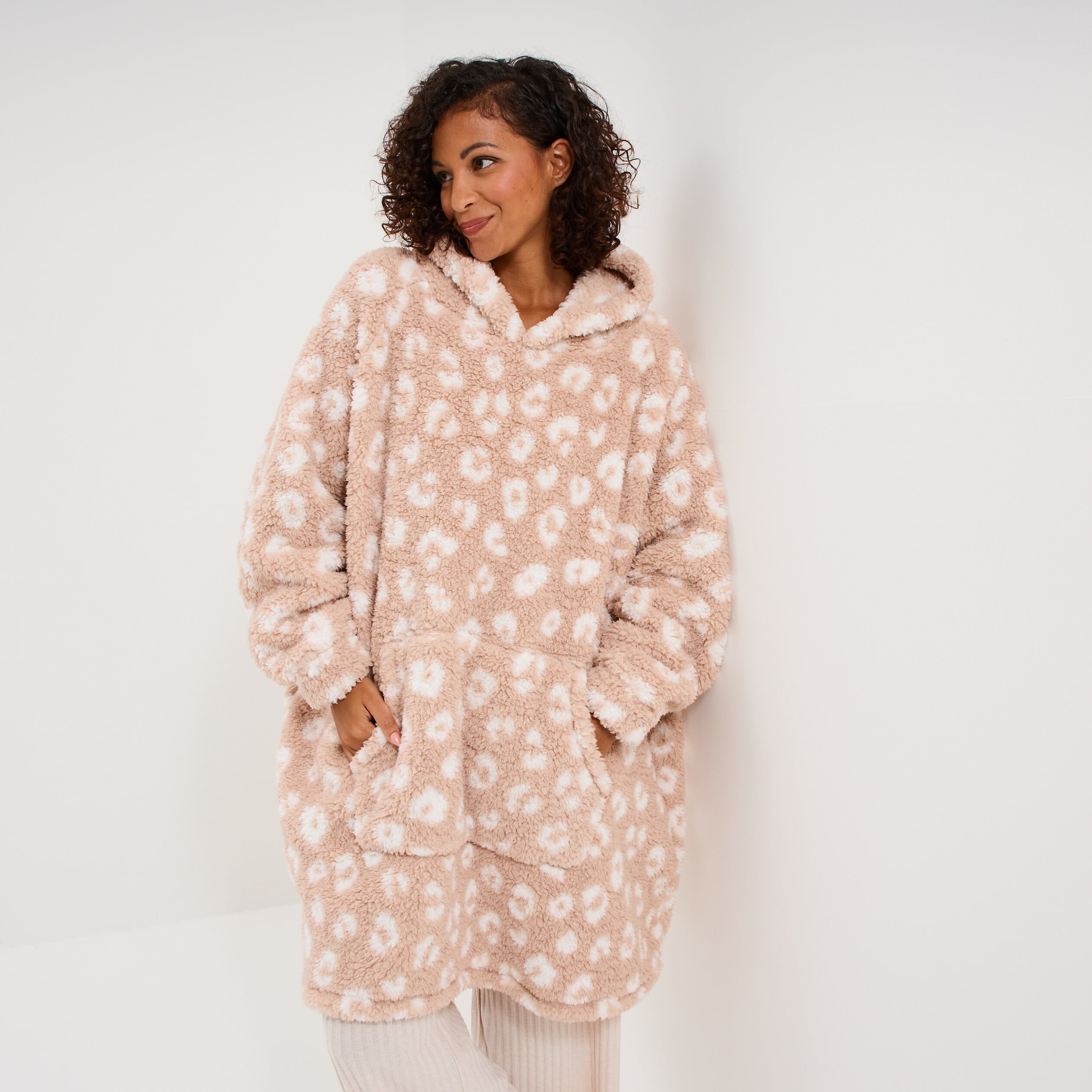 Poncho plaid effet polaire &agrave; capuche rose poudr&eacute;e femme