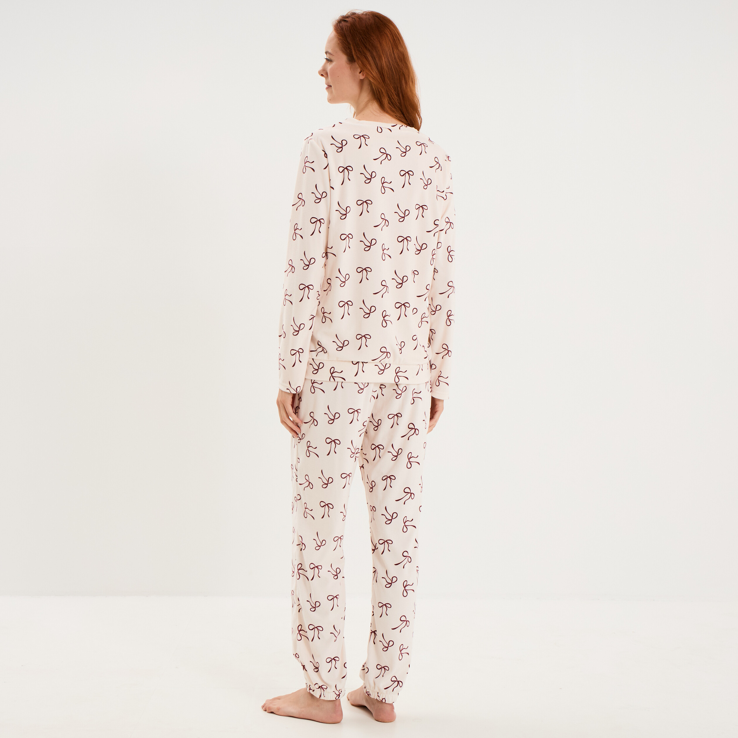 Ensemble pyjama t-shirt pantalon velours ecru femme