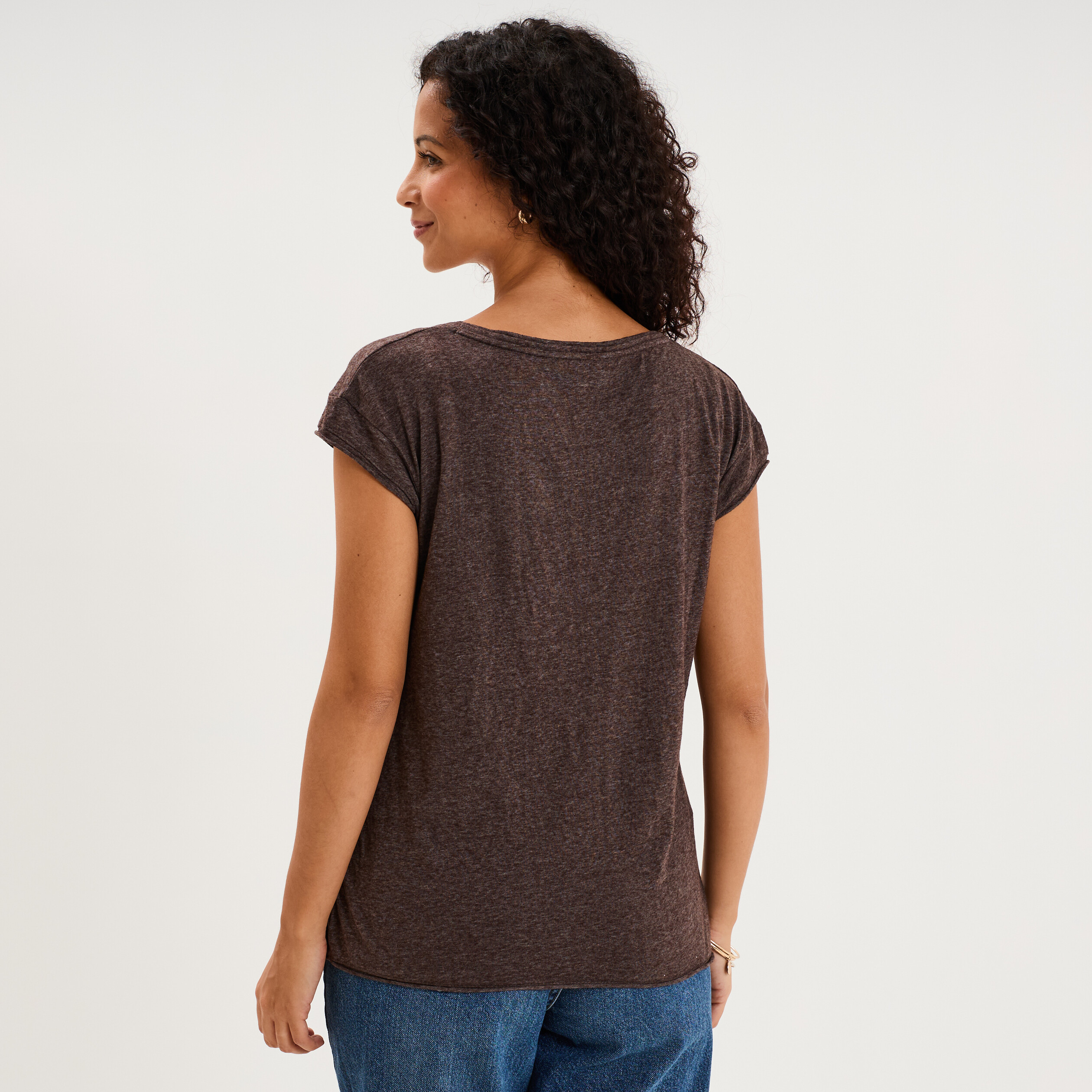 T-shirt col v poche poitrine marron fonc&eacute; femme