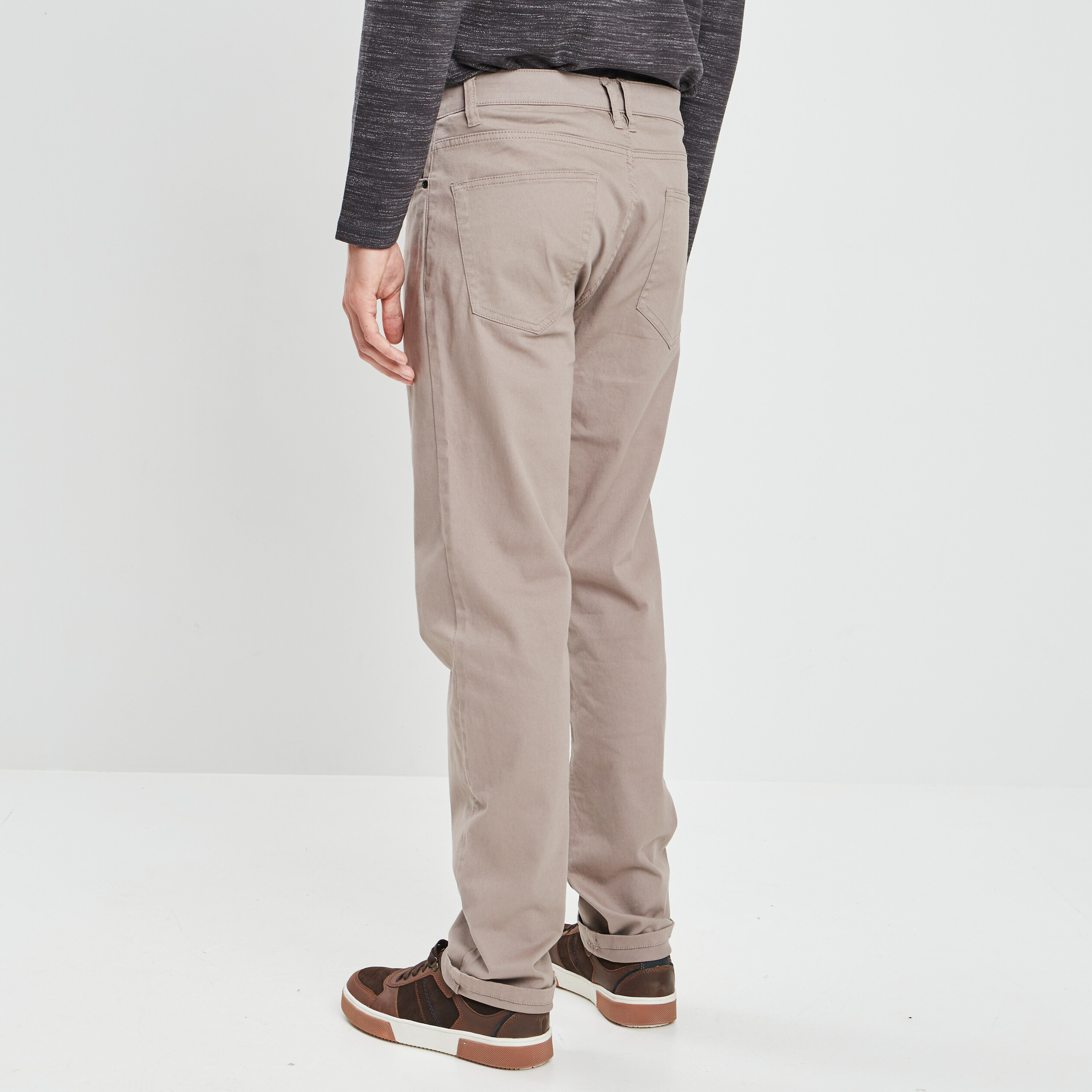 pantalon droit en coton stretch taupe homme Pantalon droit en coton stretch taupe homme
