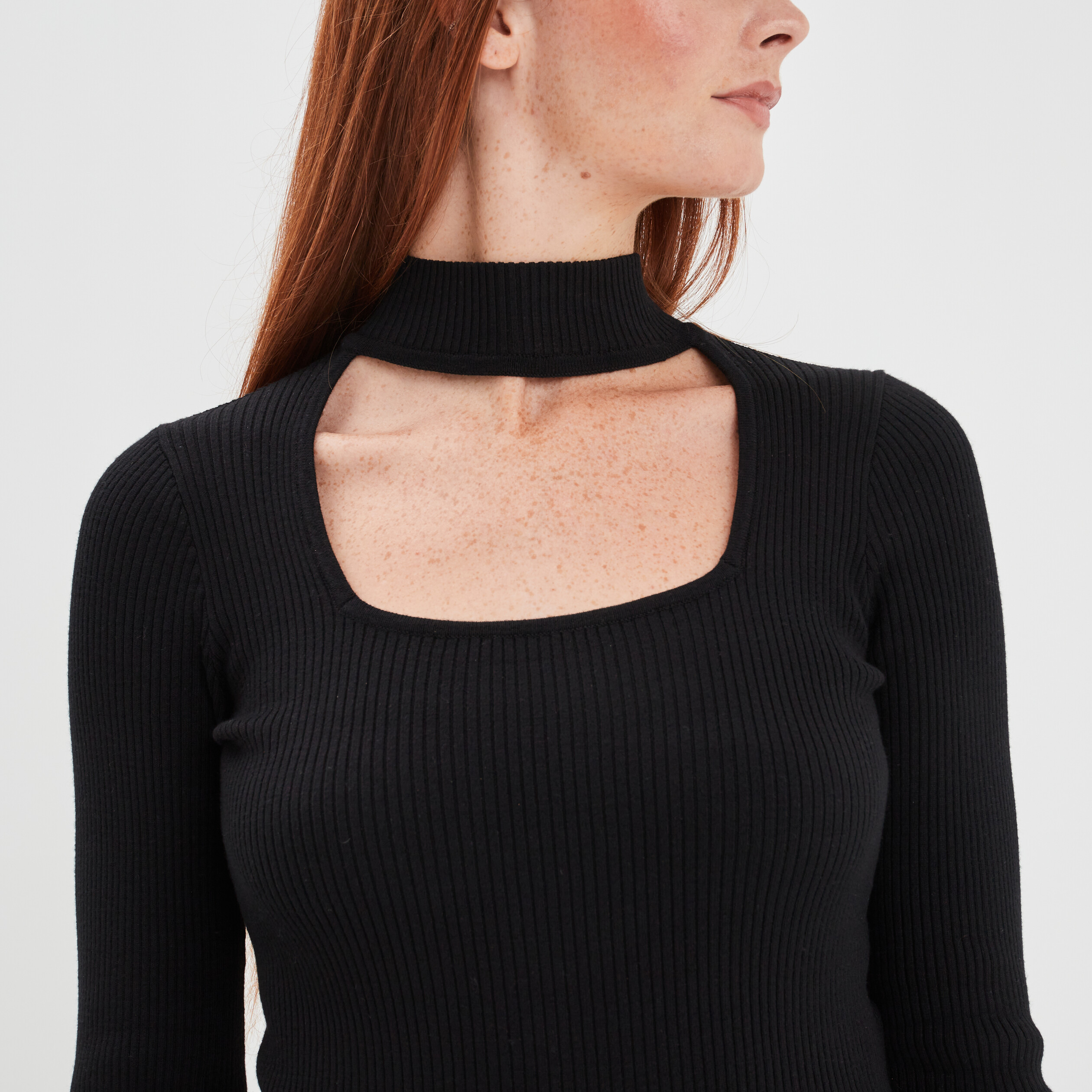 Pull noir col montant outlet
