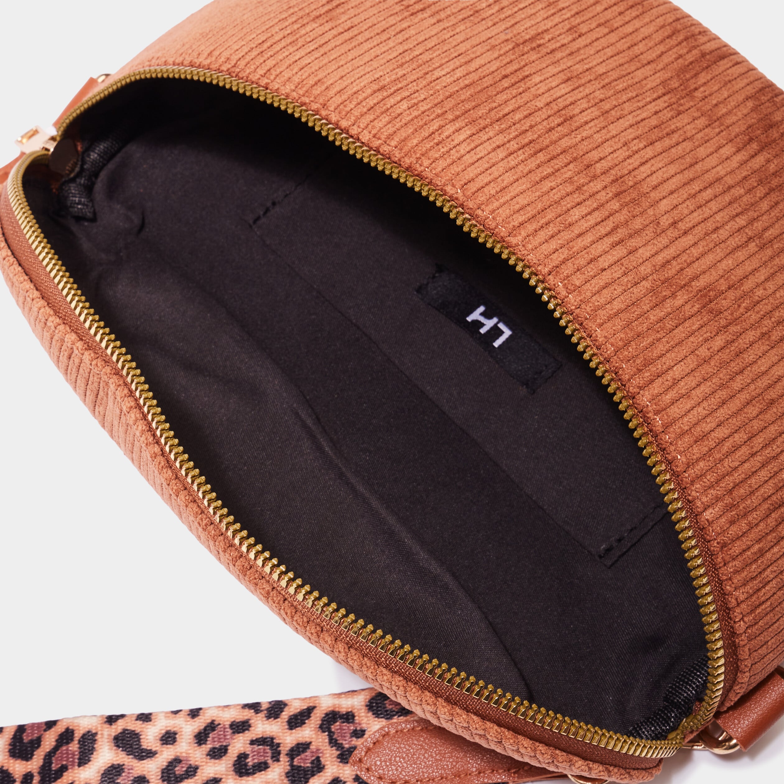 Sac banane aspect velours c&ocirc;tel&eacute; marron cognac femme