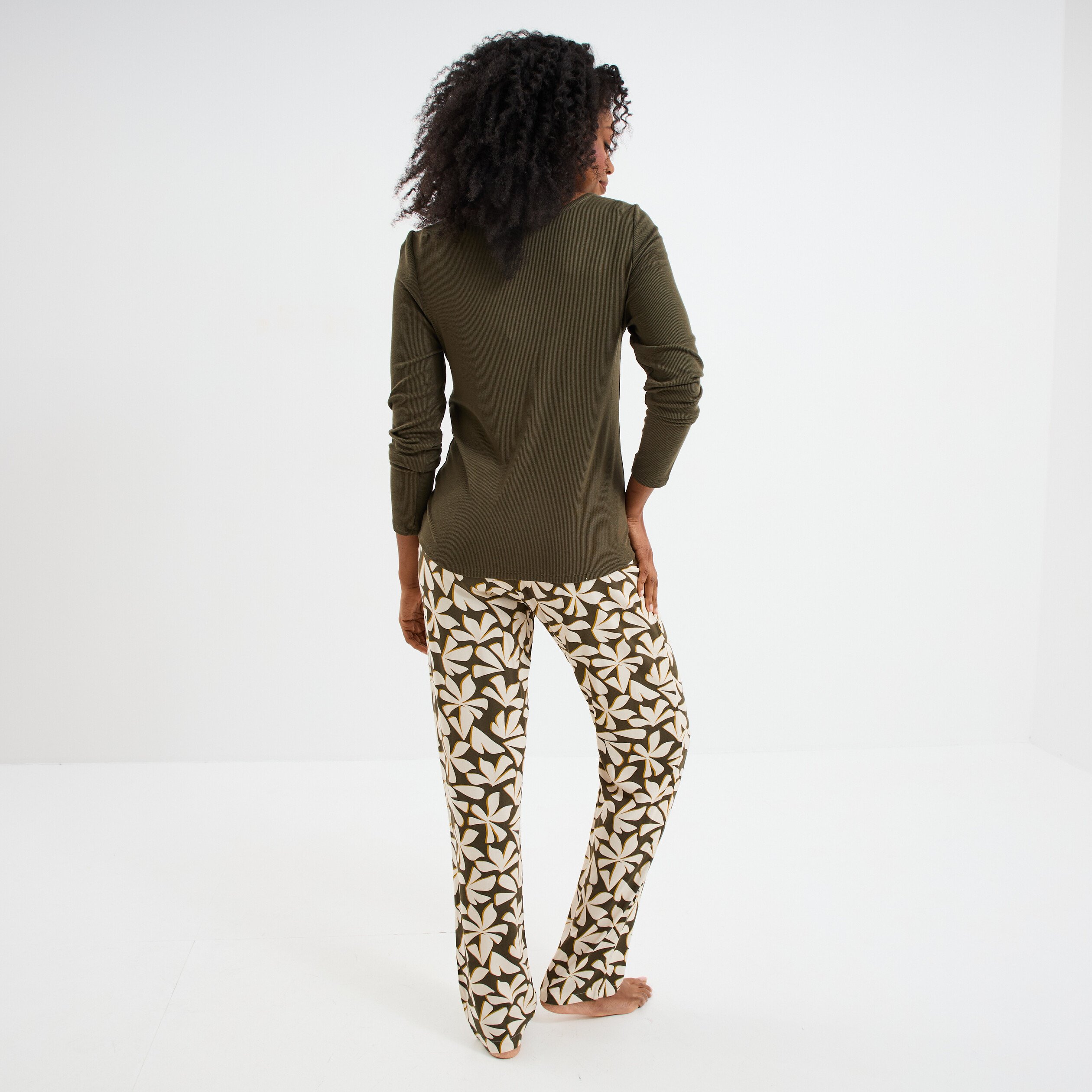 ensemble pyjama manches longues 2 pieces vert kaki femme Ensemble pyjama manches longues 2 pièces vert kaki femme