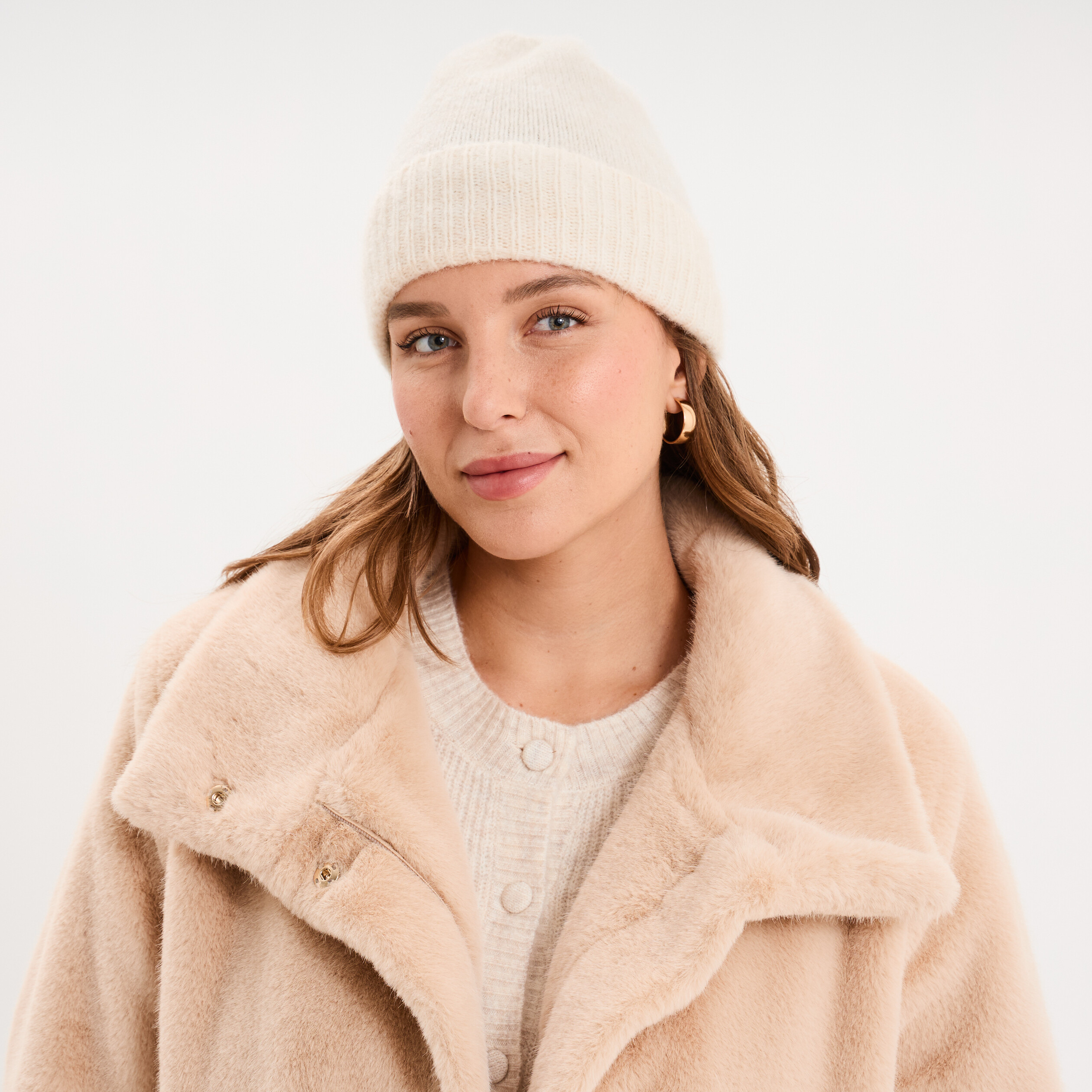 Bonnet maille c&ocirc;tel&eacute;e blanc femme