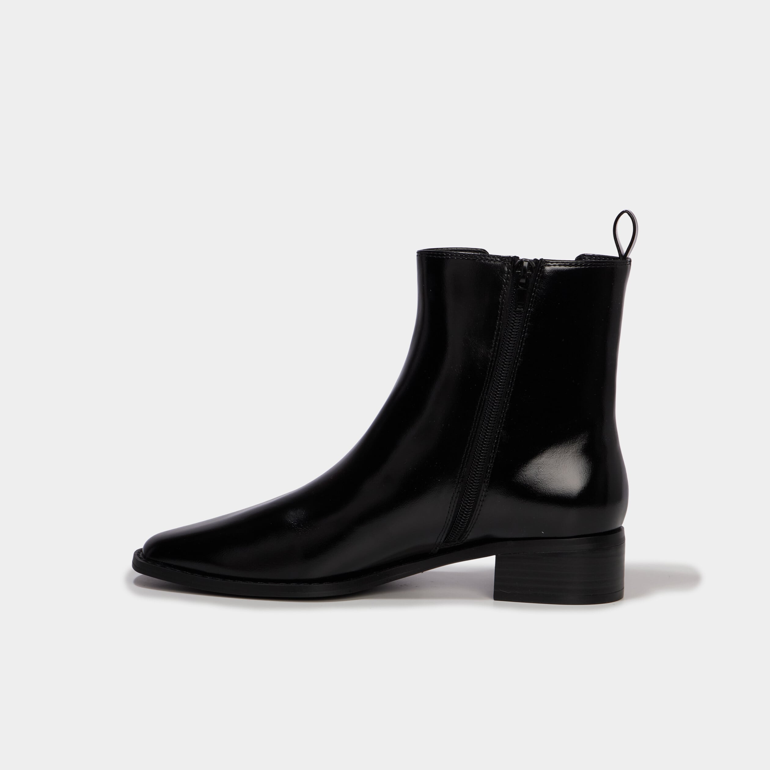 Bottines chelsea bout carr&eacute; talon bloc noir femme
