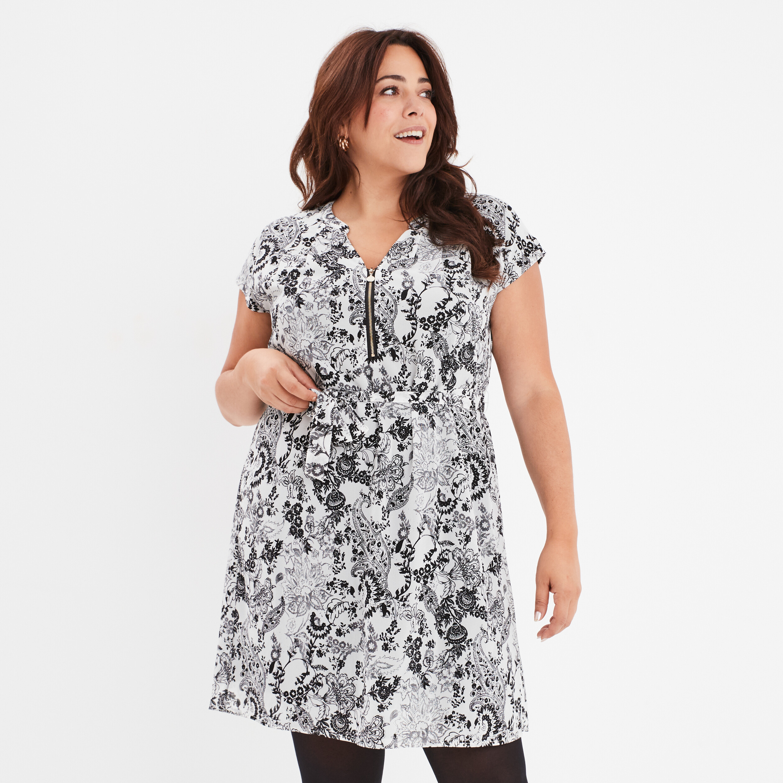 robe courte ceinturee col zippe ecru femmegt Robe courte ceinturée col zippé ecru femme grande taille