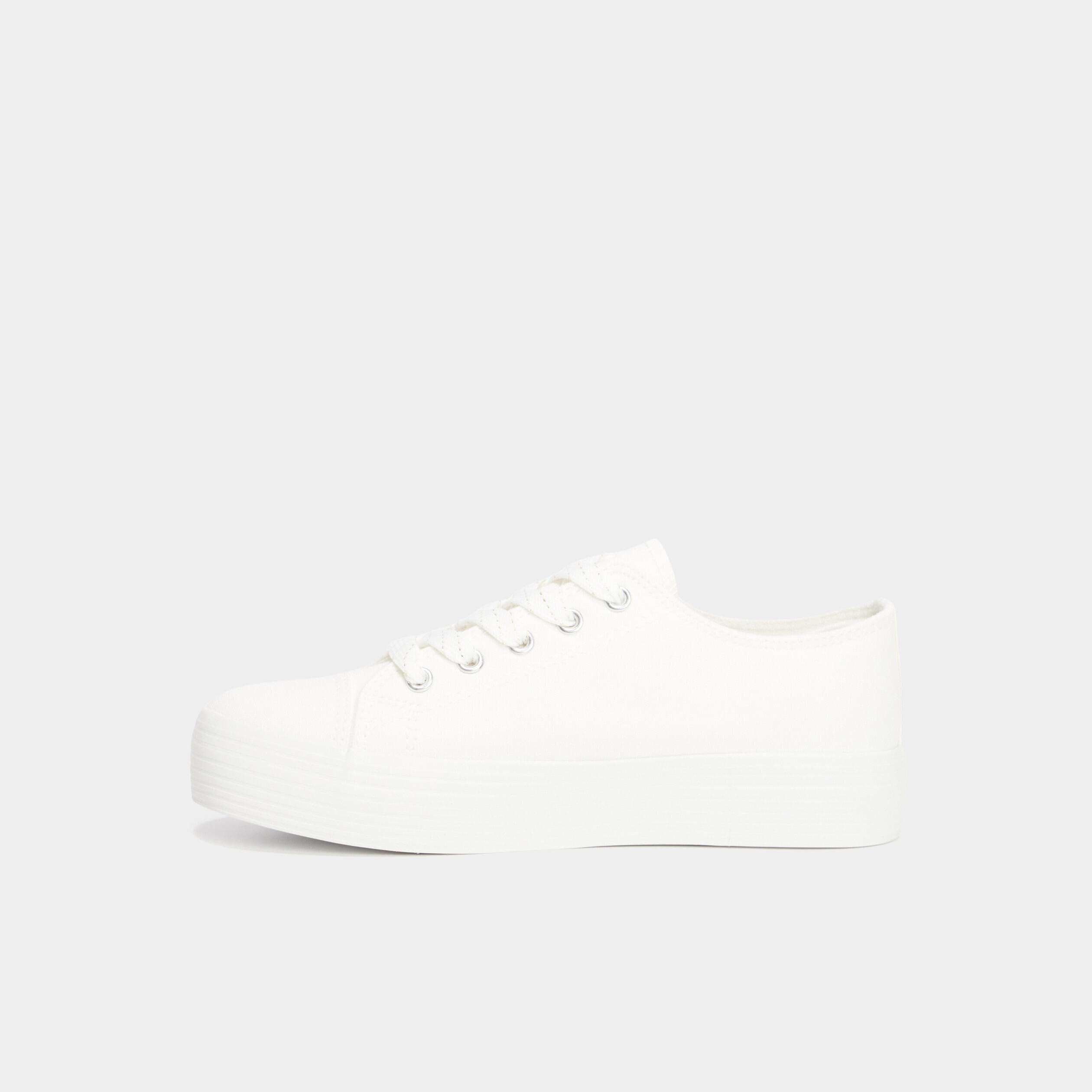 Tennis en toile basses &agrave; lacets blanc femme