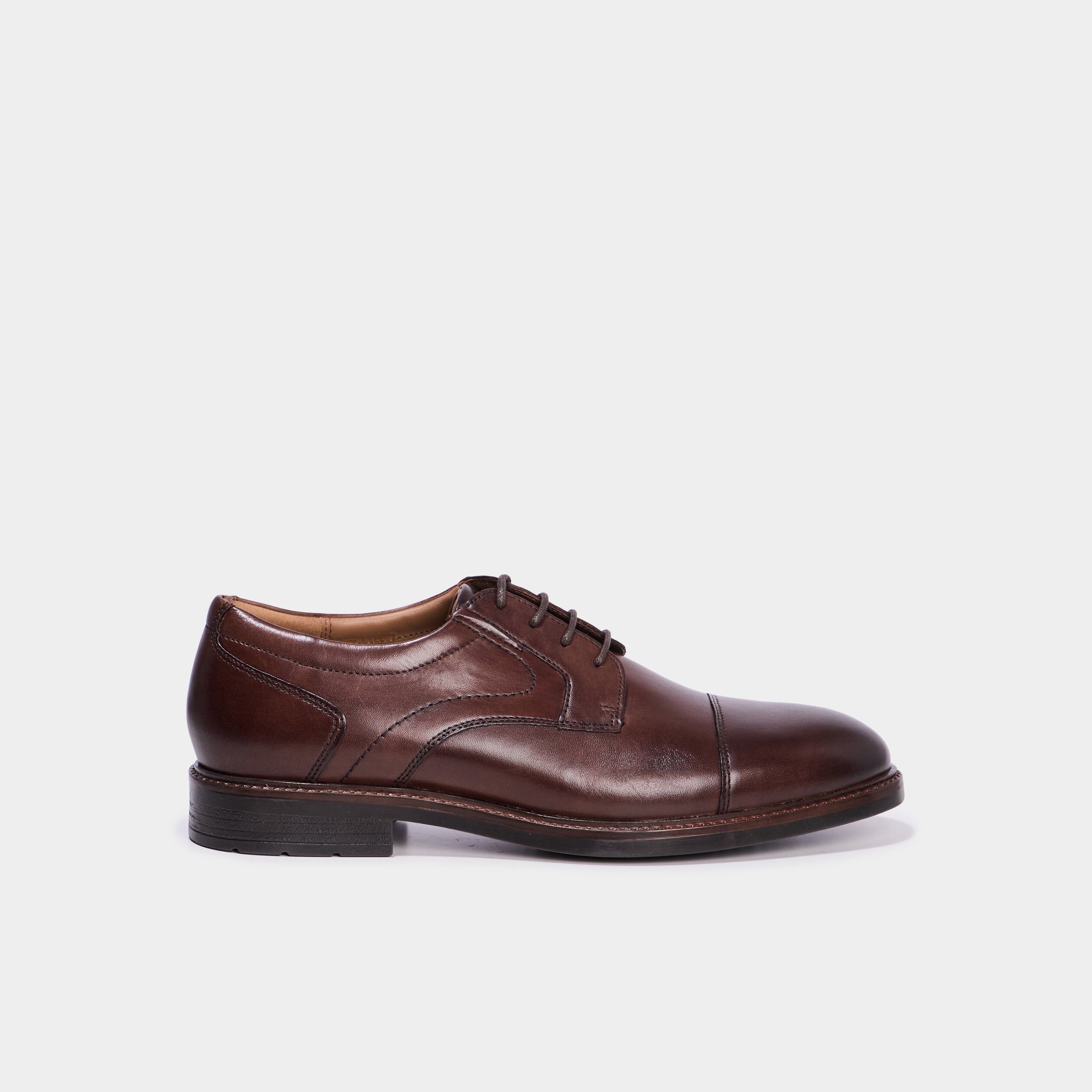 Derbies en cuir &agrave; bout rond marron homme