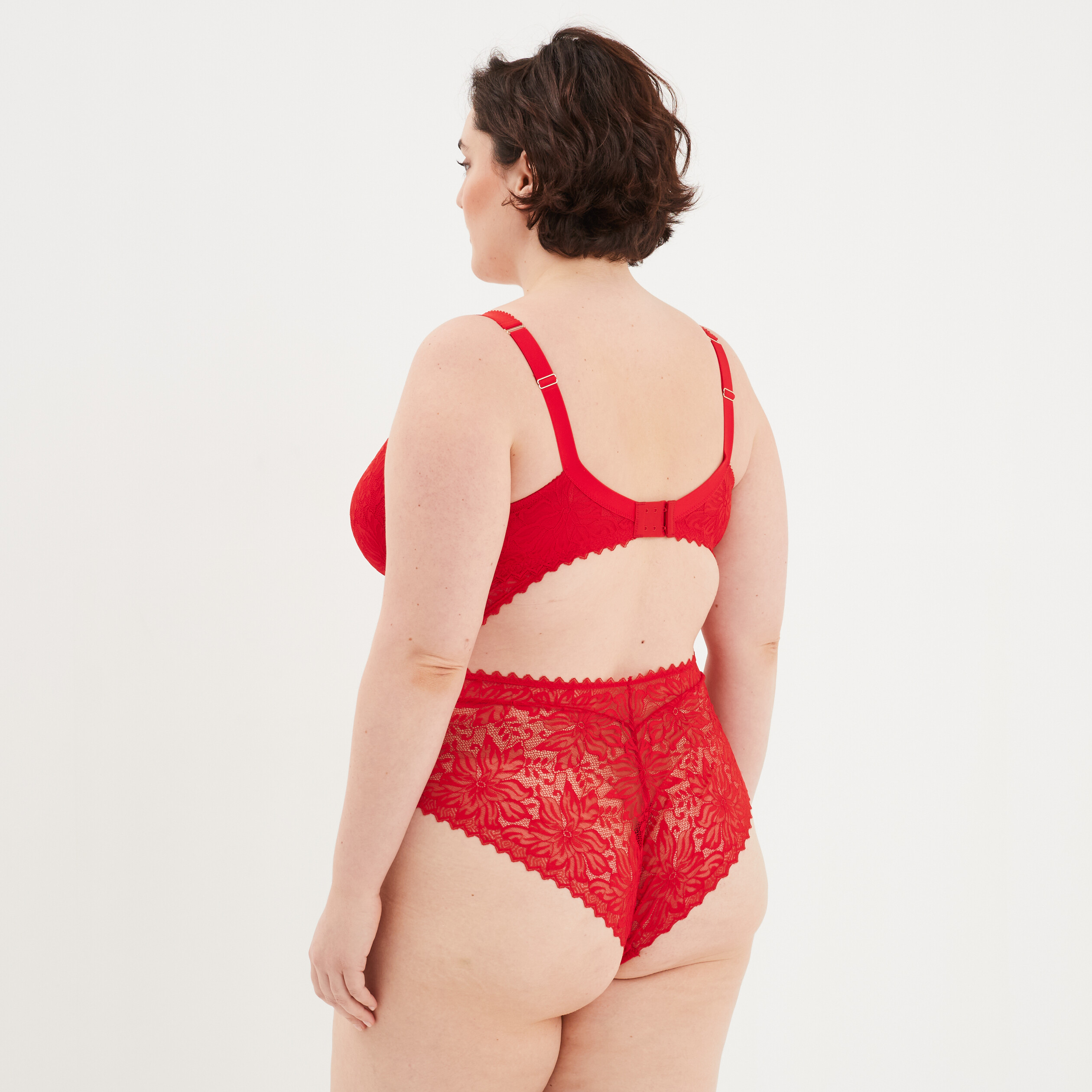Body en dentelle avec la&ccedil;age rouge femme grande taille