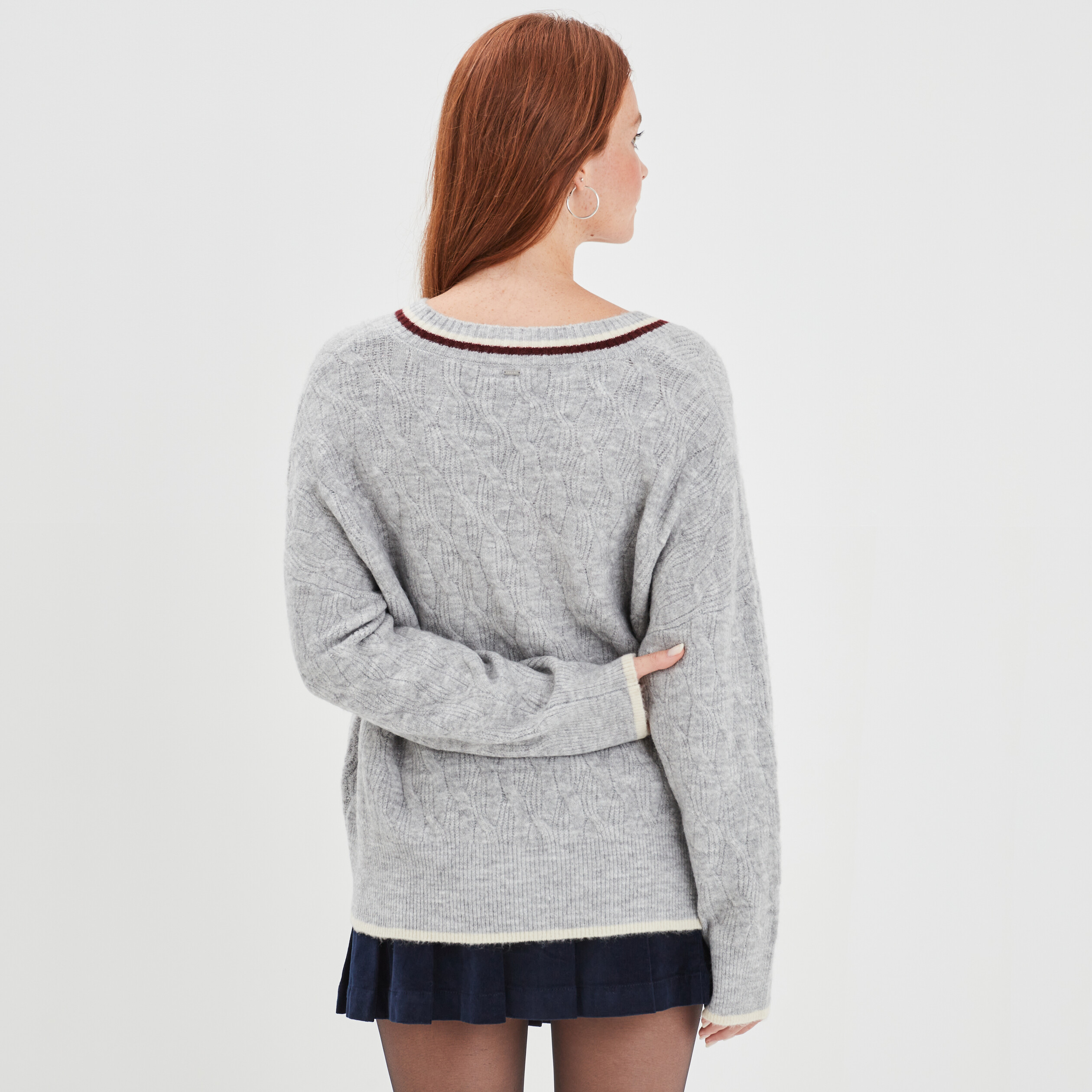 Pull col en V à torsades Creeks gris clair femme