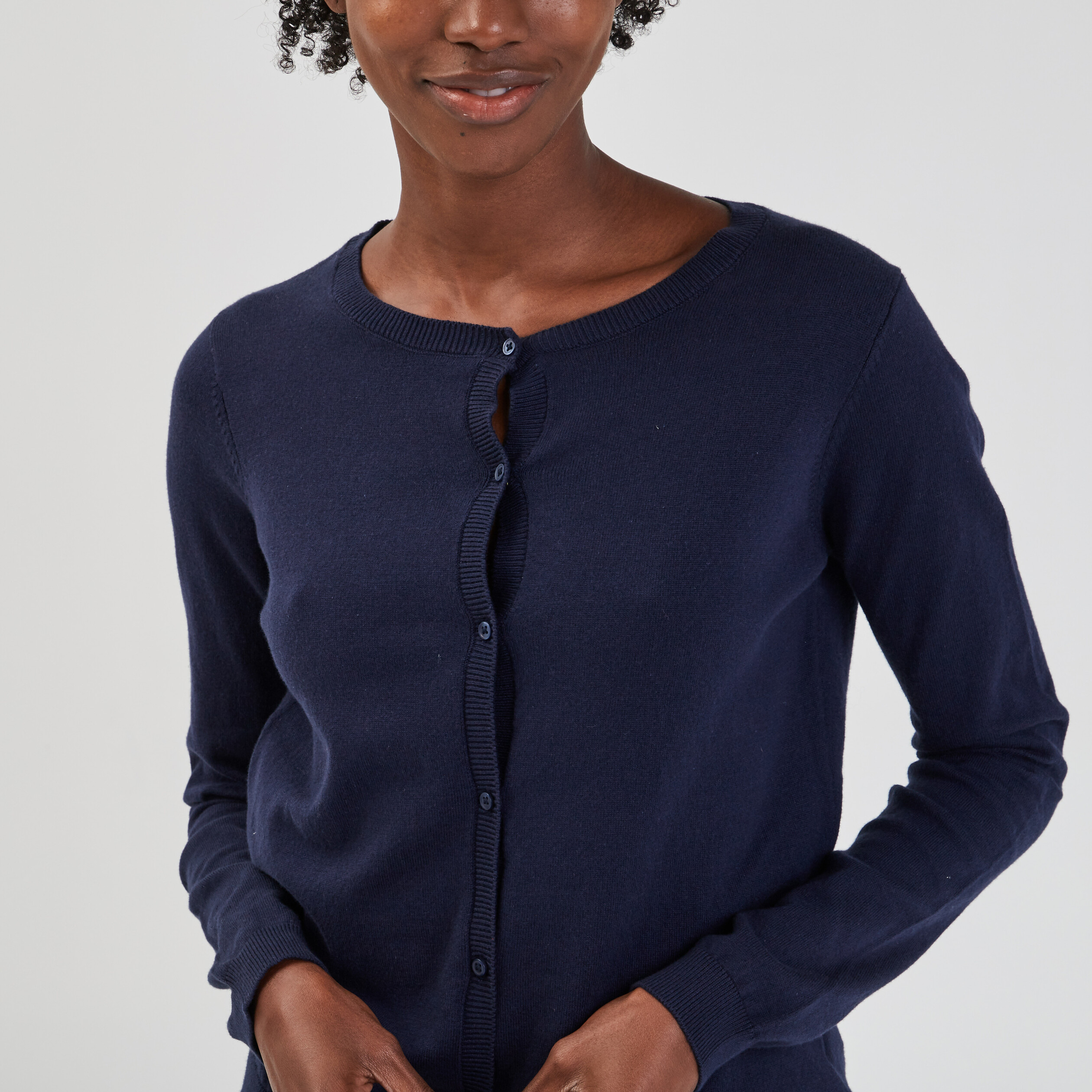 gilet manches longues boutonne col rond bleu marine femme Gilet manches longues boutonné col rond bleu marine femme