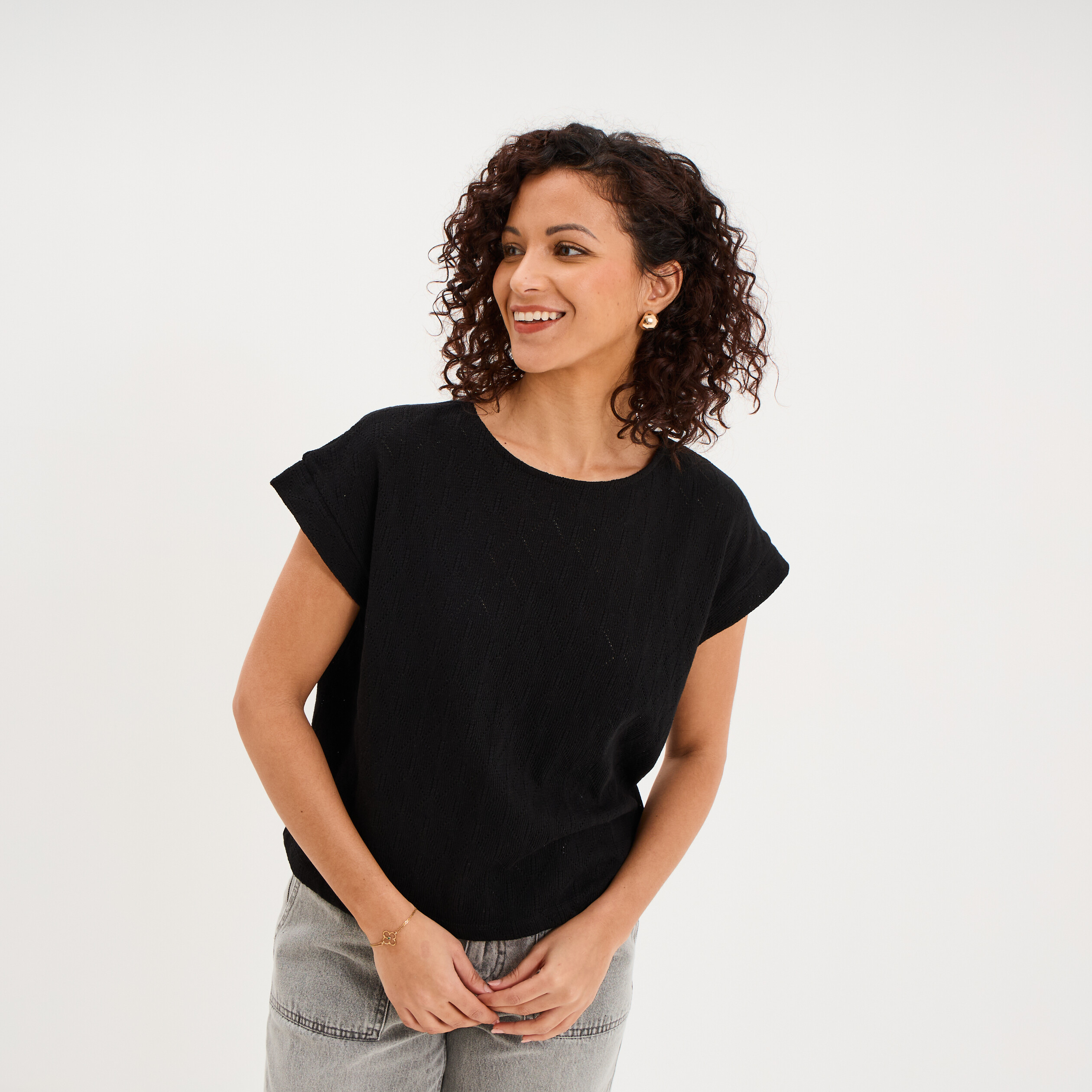 T-shirt ajour&eacute; manches courtes noir femme