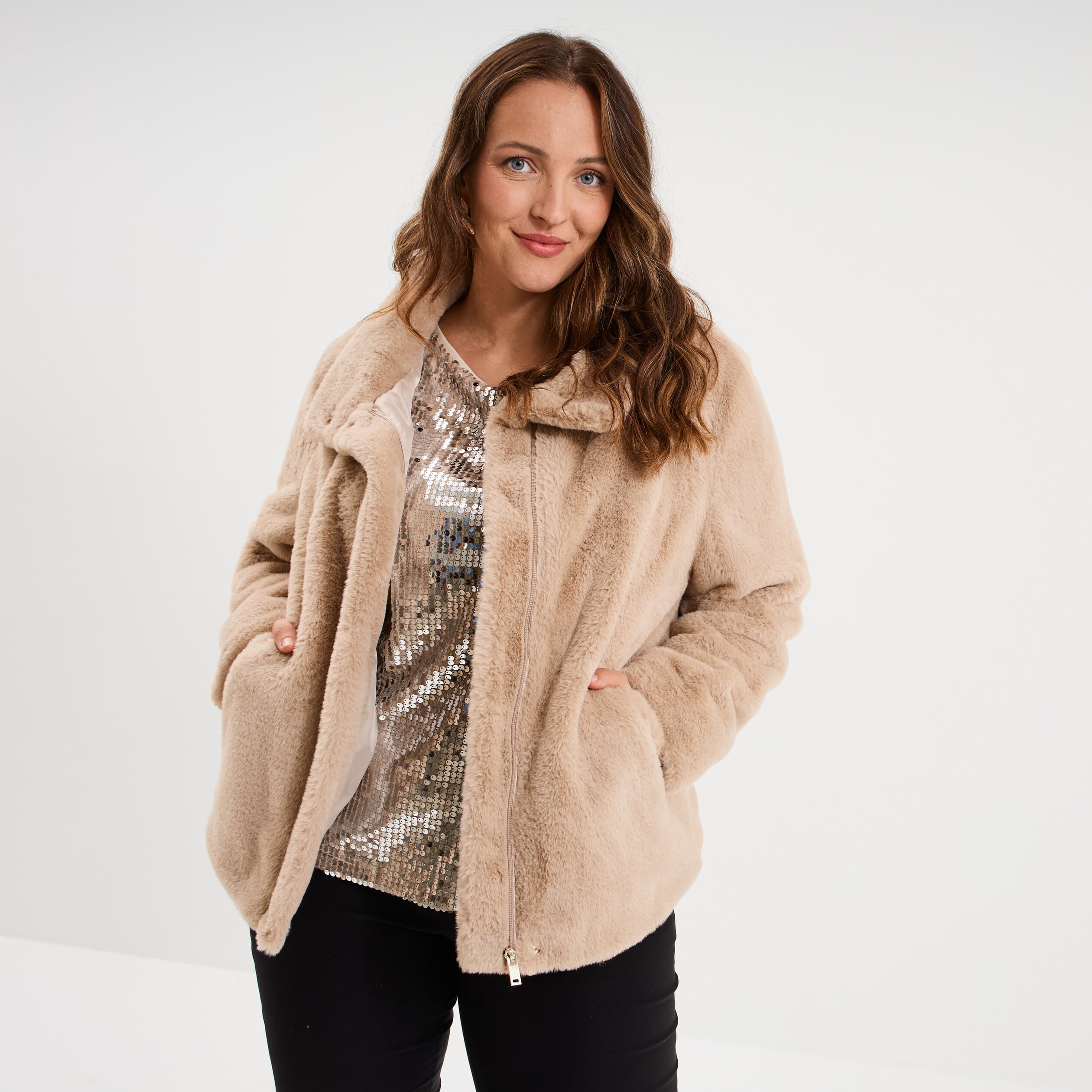 Manteau fausse fourrure col montant beige femme grande taille
