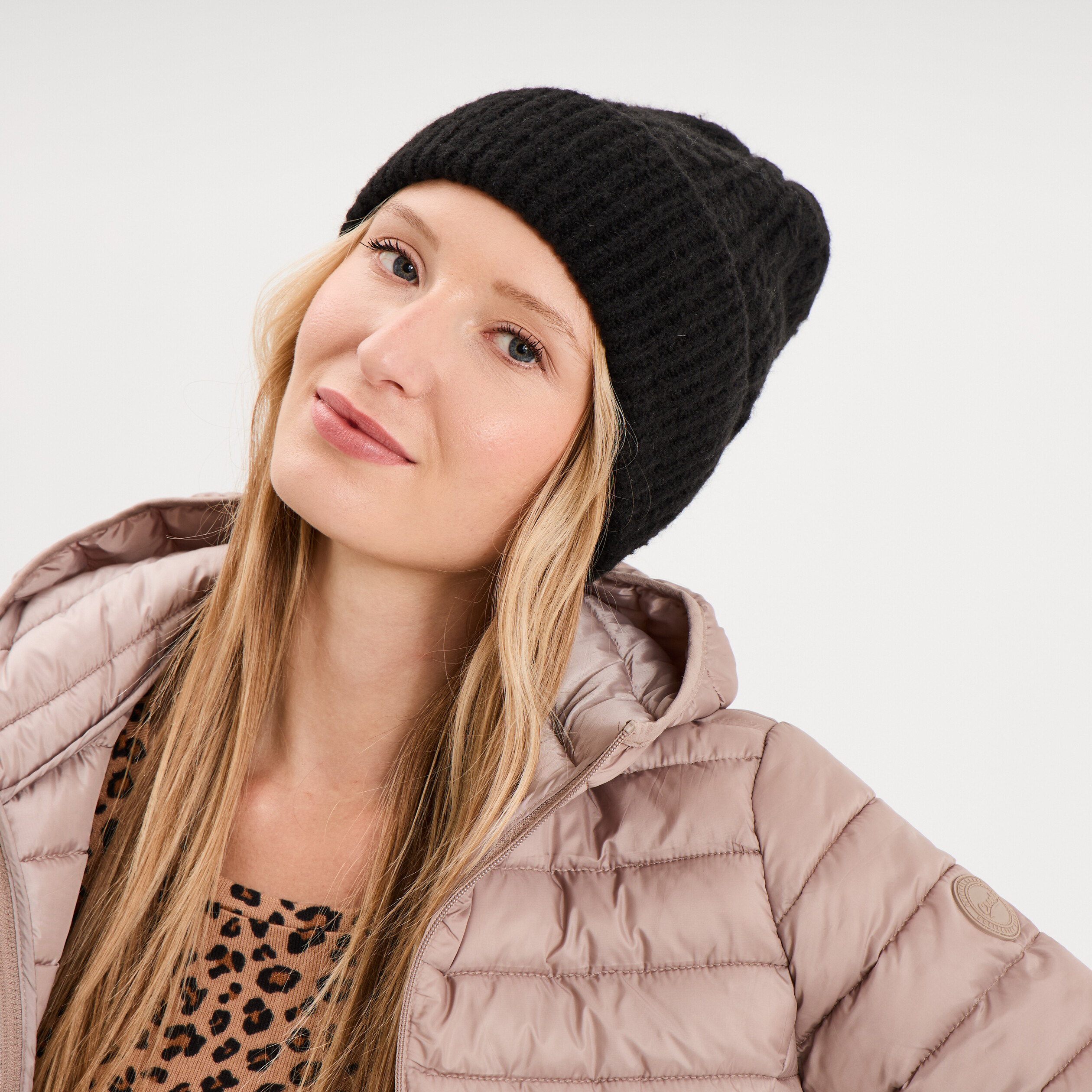 Bonnet tricot&eacute; torsades noir femme