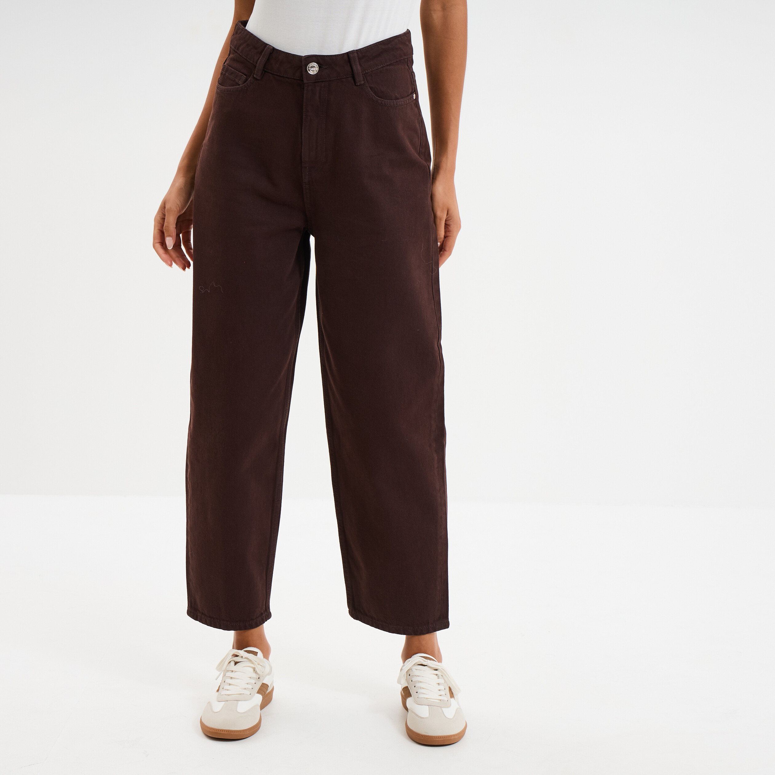 Jean balloon taille haute cropped coton marron fonc&eacute; femme