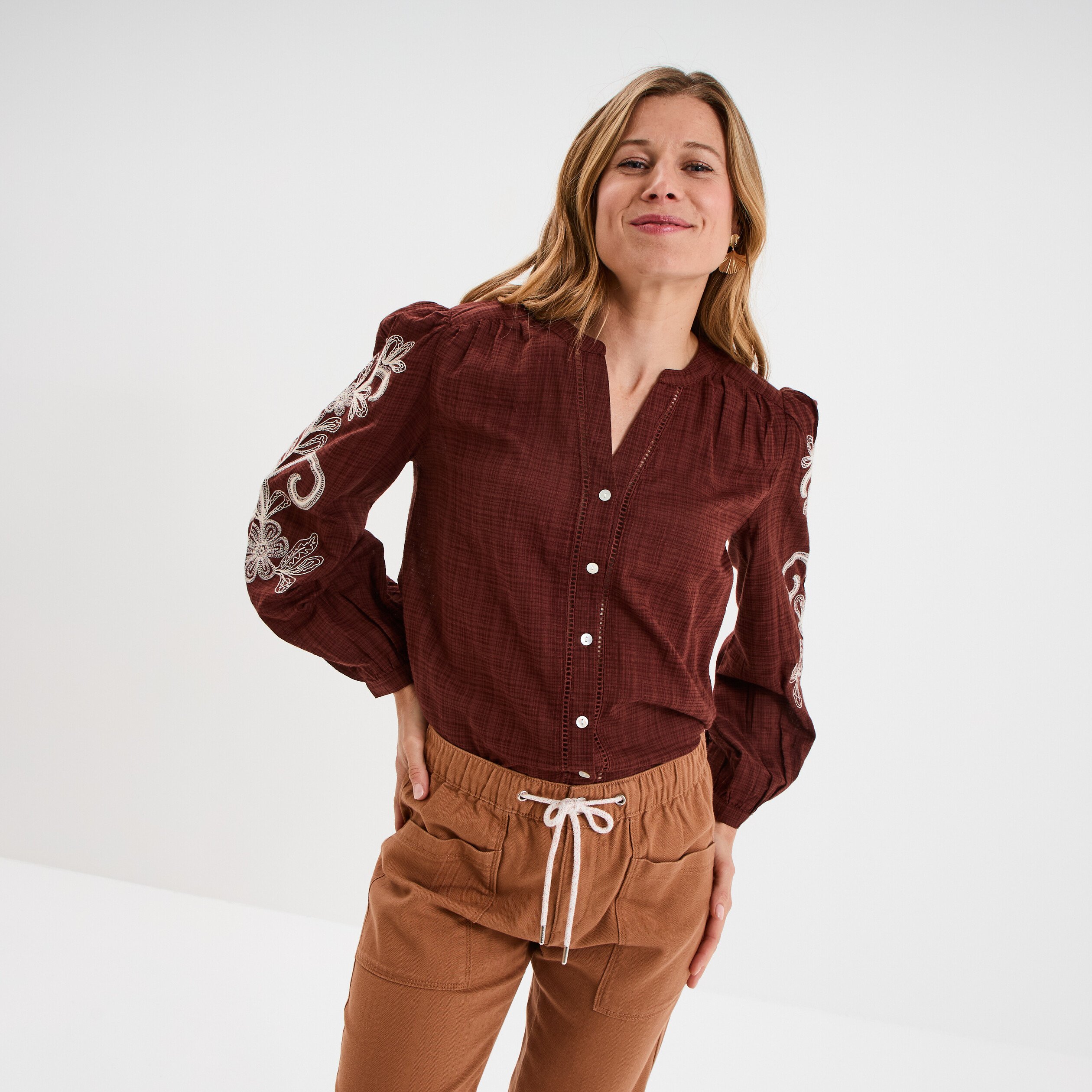 blouse col tunisien manches brodees marron femme Blouse col tunisien manches brodées marron femme