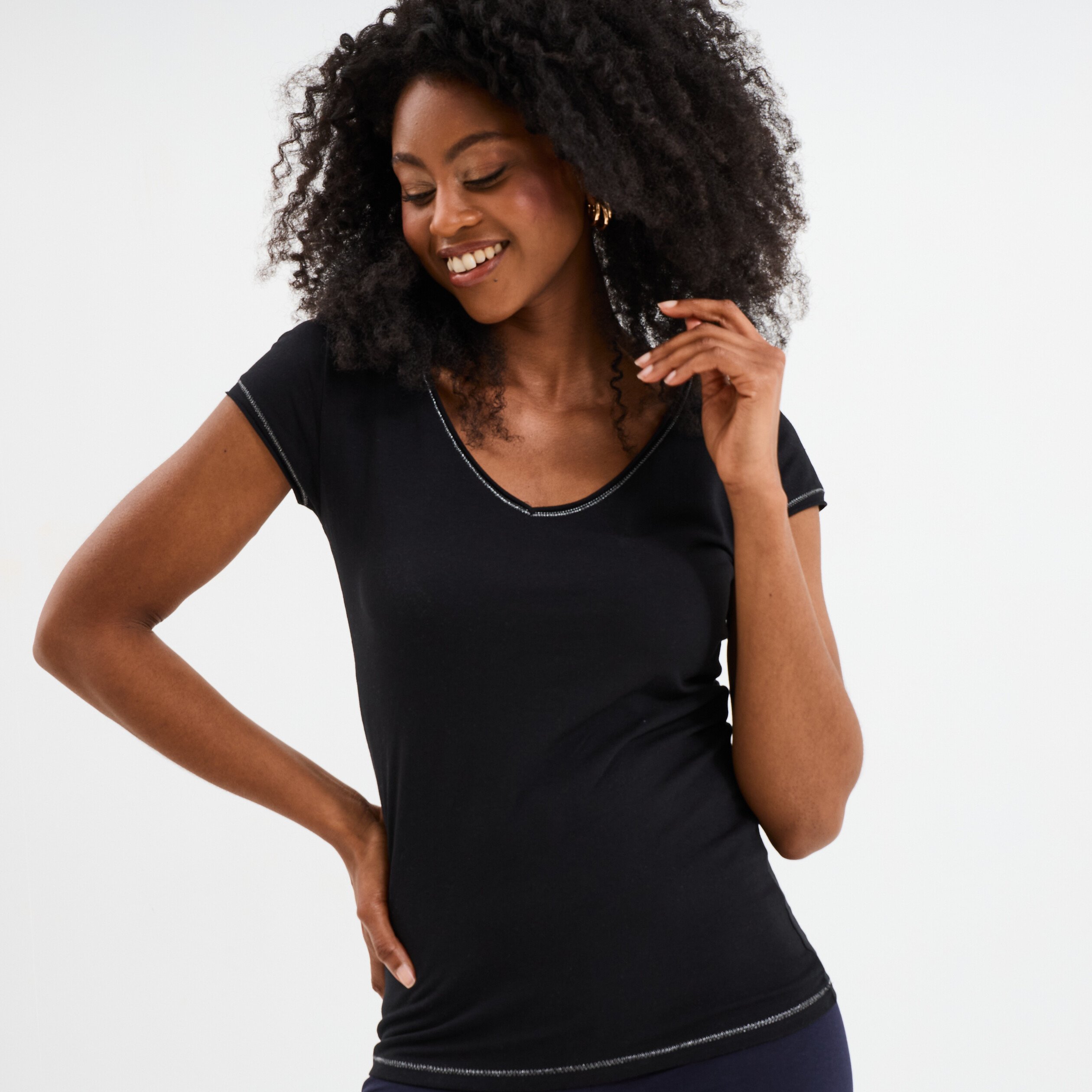 t shirt col v ajuste manches courtes noir femme T-shirt col V ajusté manches courtes noir femme