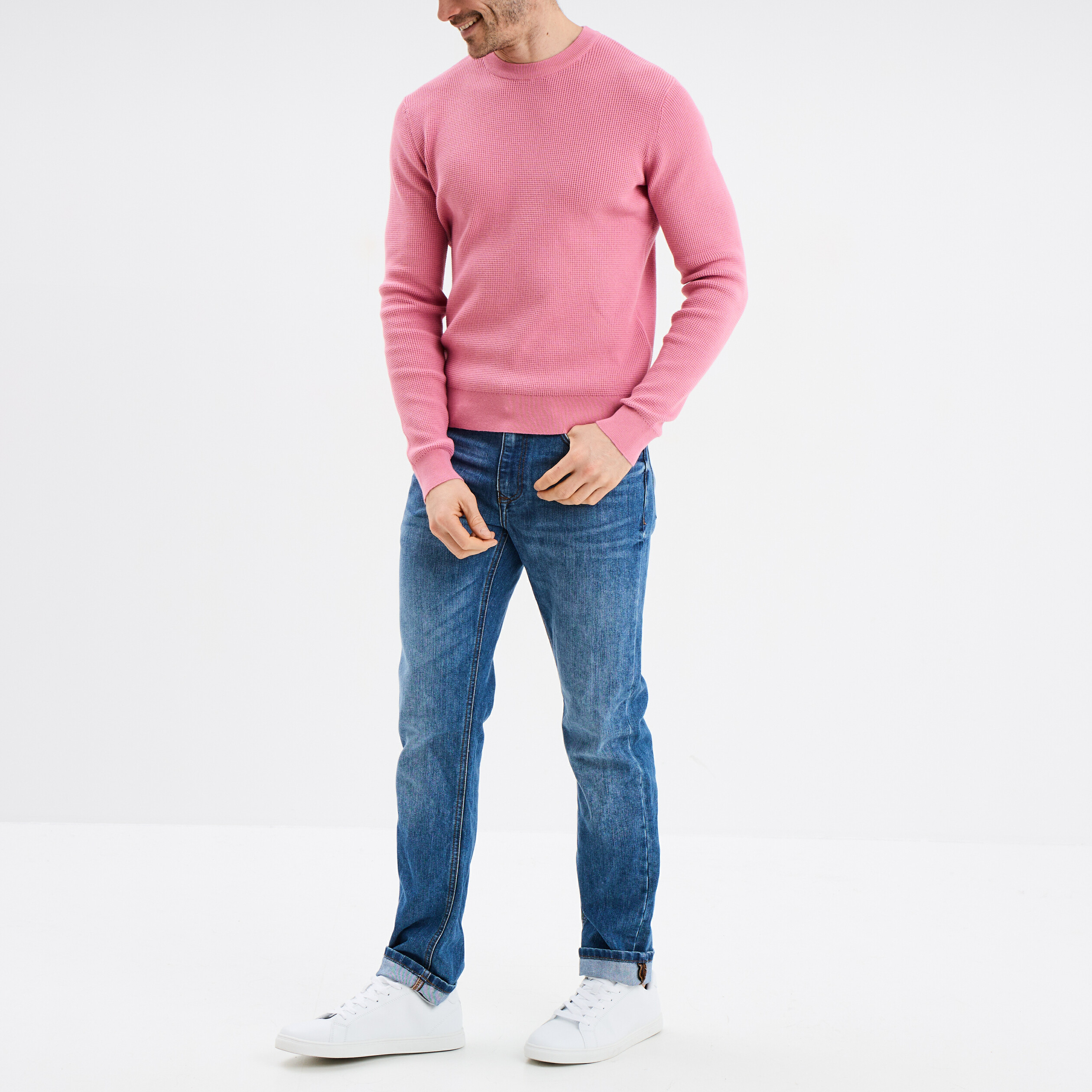Pull en maille textur&eacute;e col rond rose homme