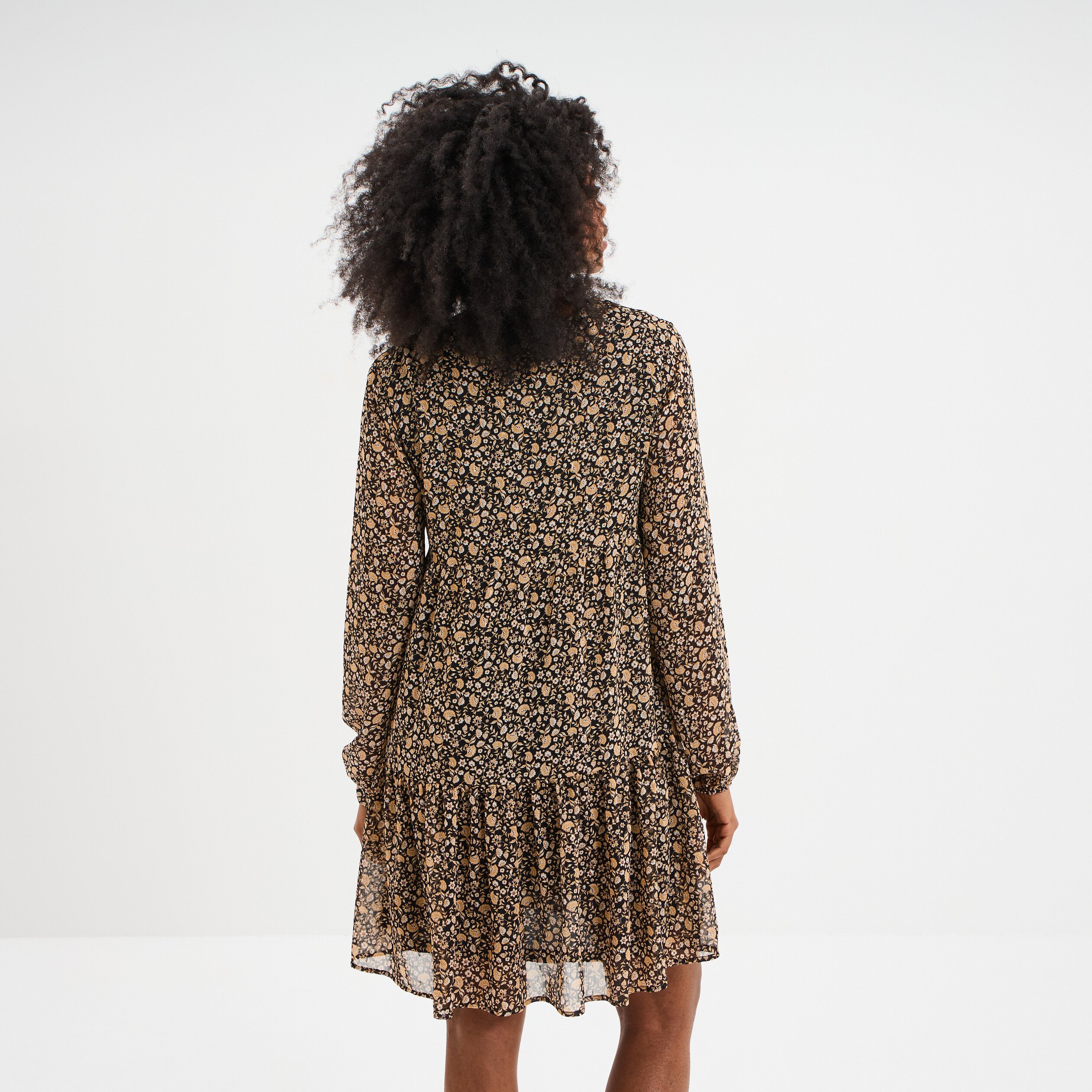 Robe évasée col en V et volants noir femme