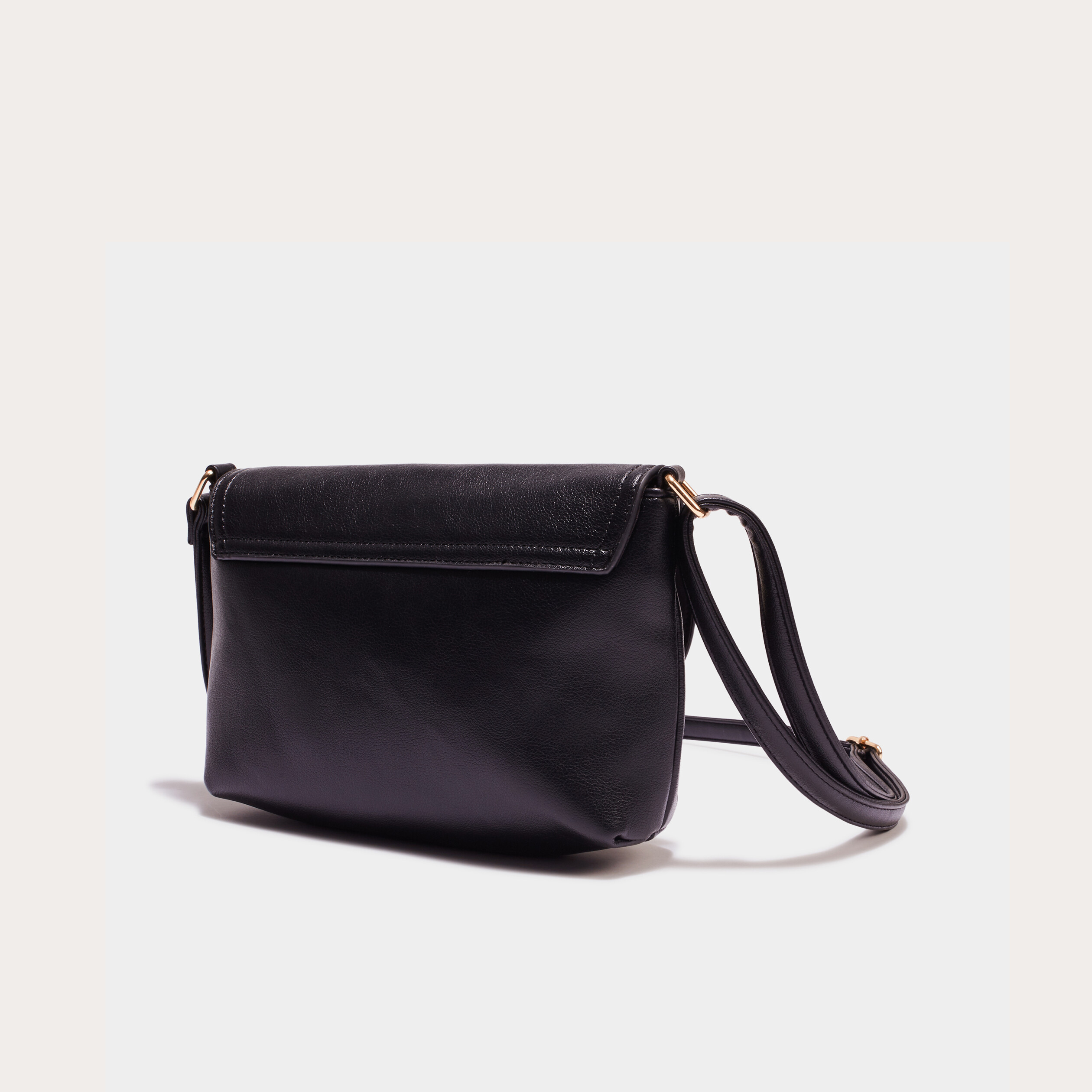 sac en bandouliere a rabat noir femme Sac en bandoulière à rabat noir femme
