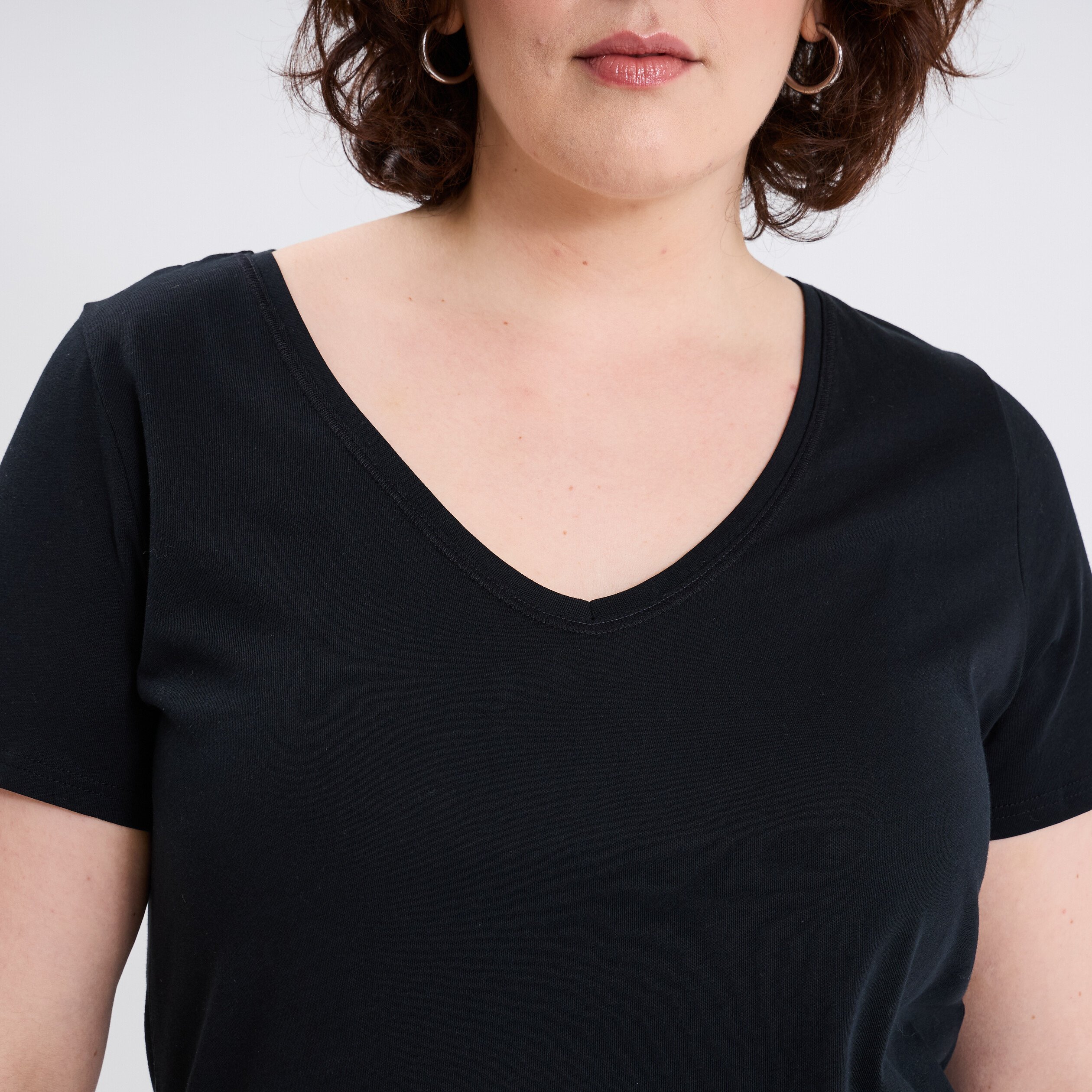 T-shirt col en V manches courtes coton noir femme grande taille