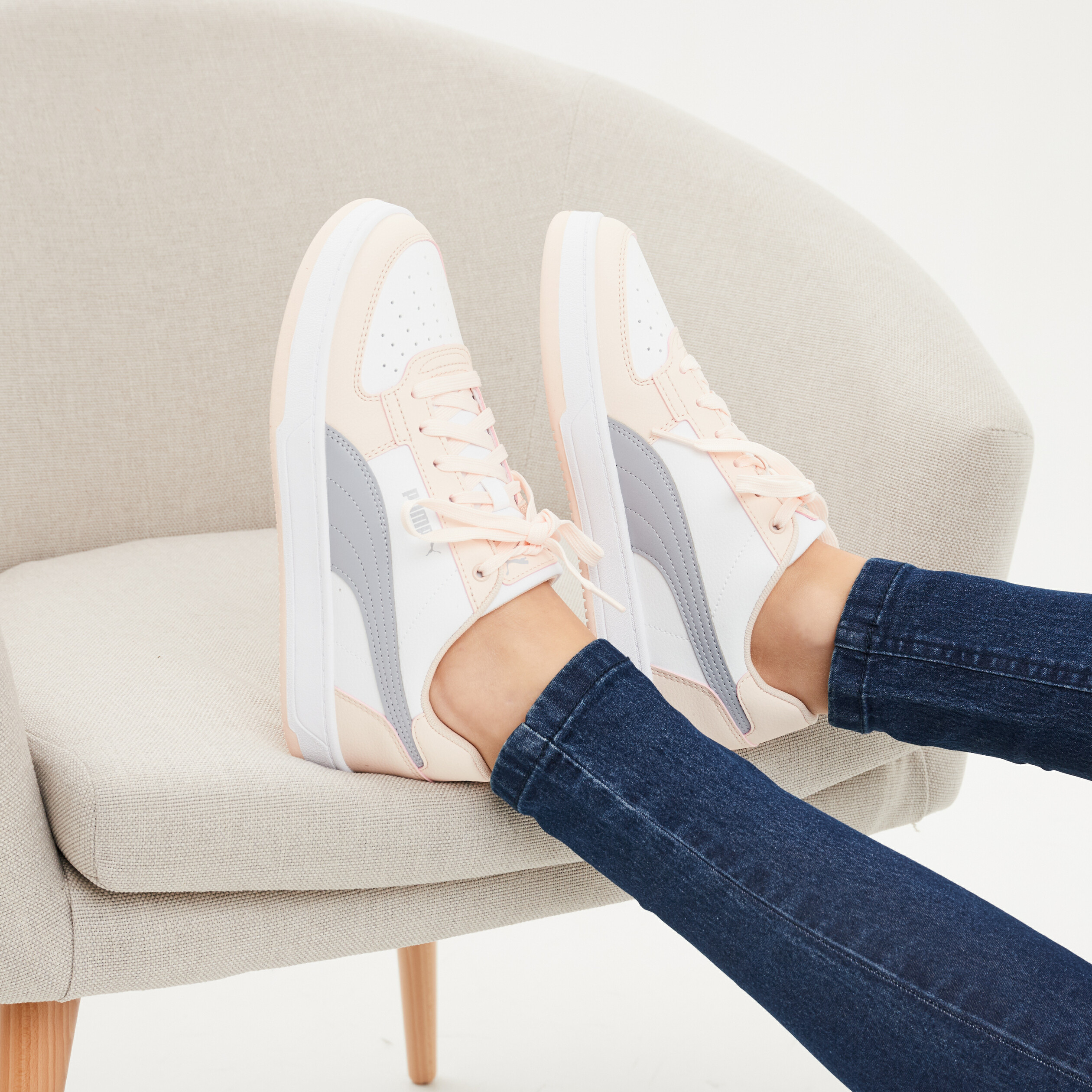 tennis basses a lacets puma v6 rose poudree femme Tennis basses à lacets Puma V6 rose poudrée femme