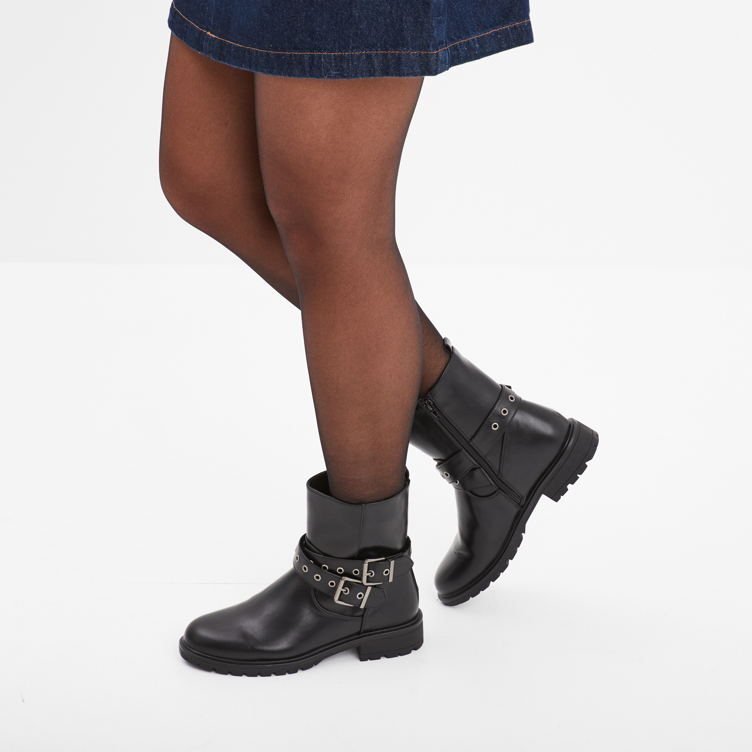 Bottines &agrave; semelle crant&eacute;e talons plats noir femme