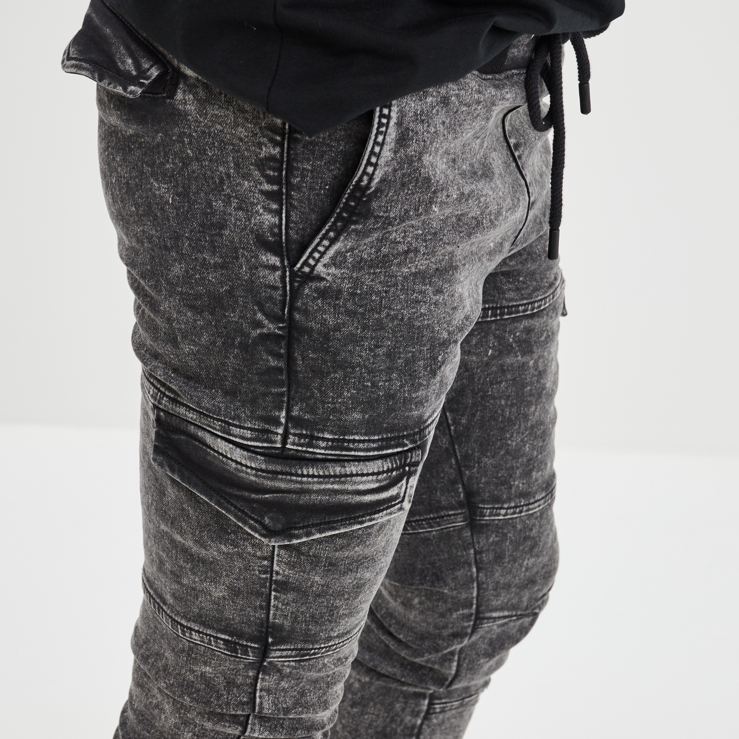 pantalon skinny stretch 2 poches cotes denim gris homme Pantalon skinny stretch 2 poches côtés denim gris homme