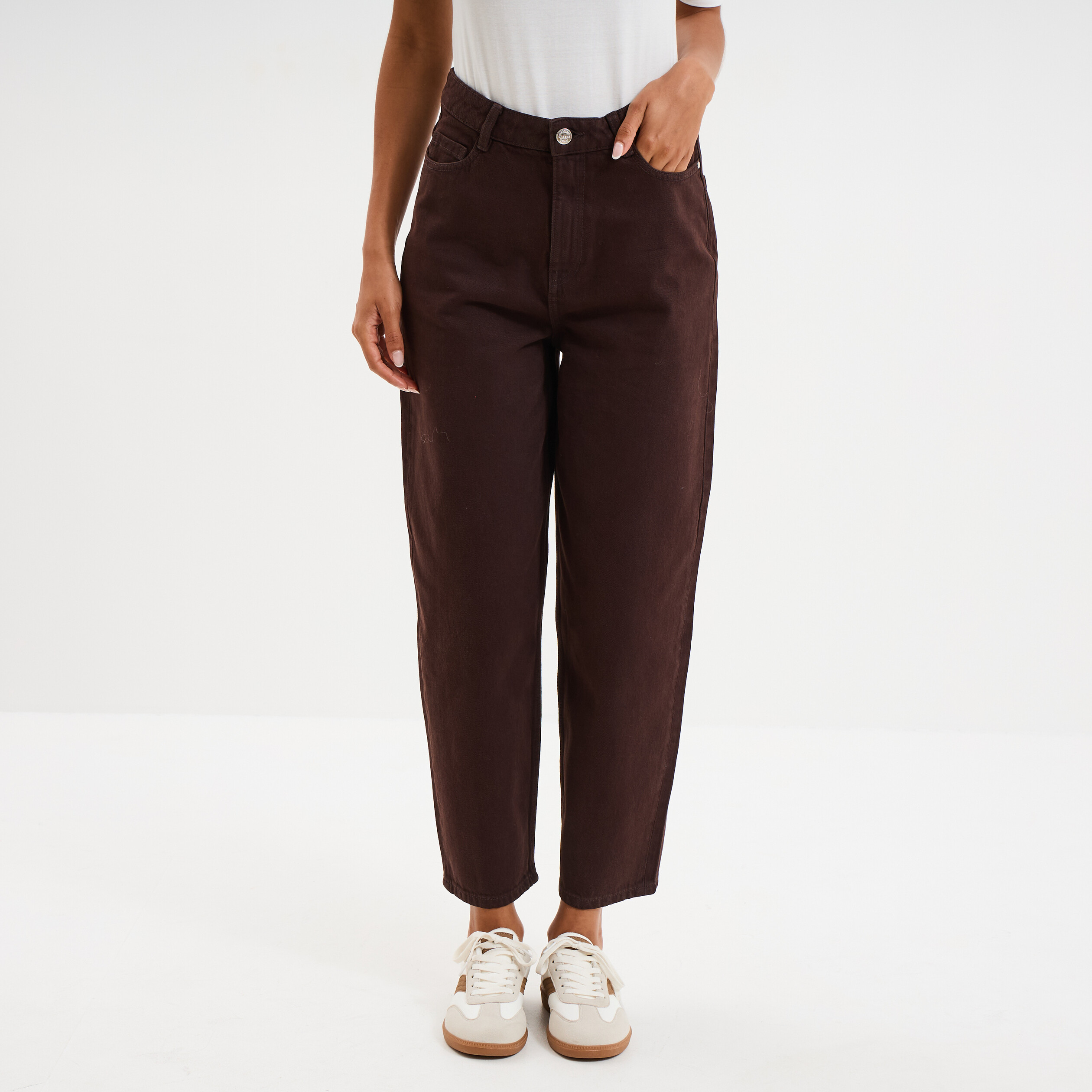 Jean balloon taille haute cropped coton marron fonc&eacute; femme