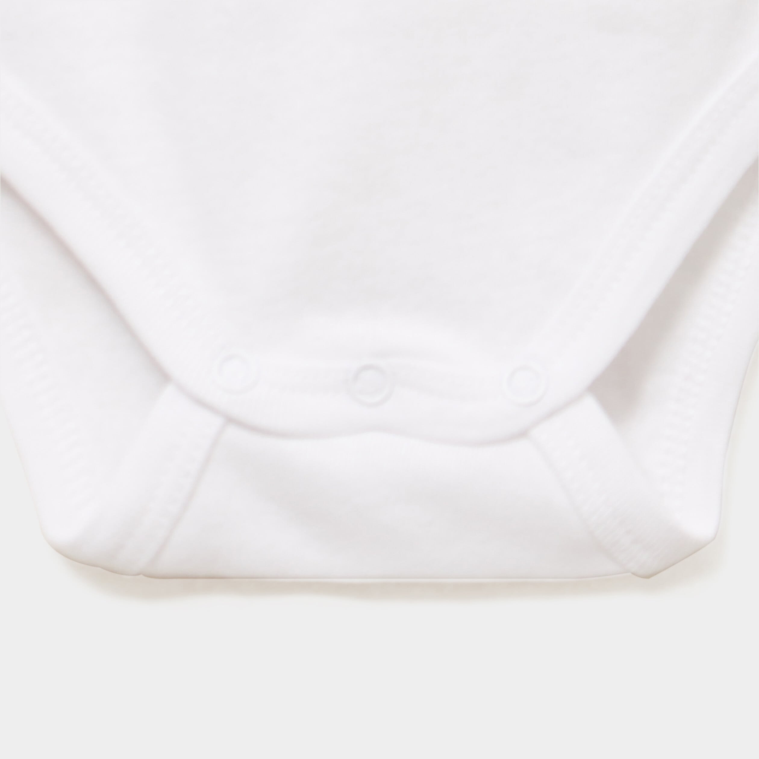 Lot 3 bodies crois&eacute;s manches courtes blanc b&eacute;b&eacute;