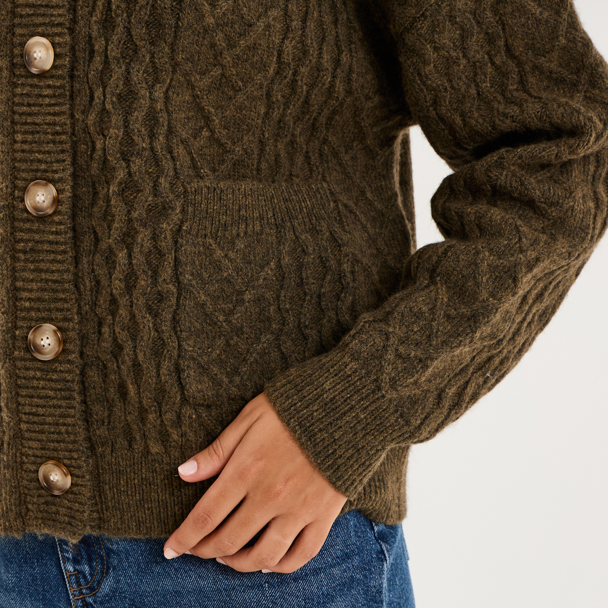 Gilet col rond d&eacute;tails torsades vert kaki femme