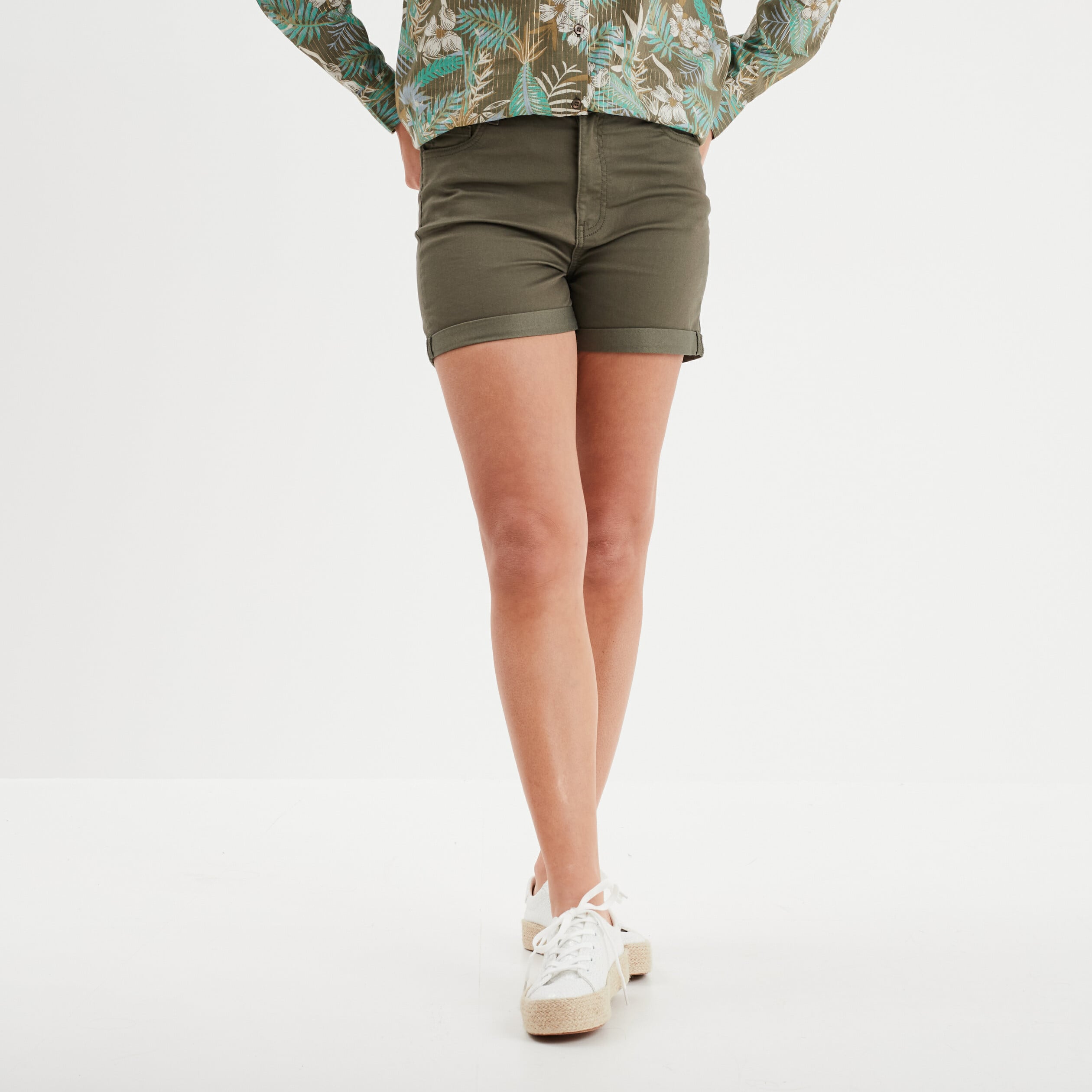 Short en jean slim coton stretch vert kaki femme