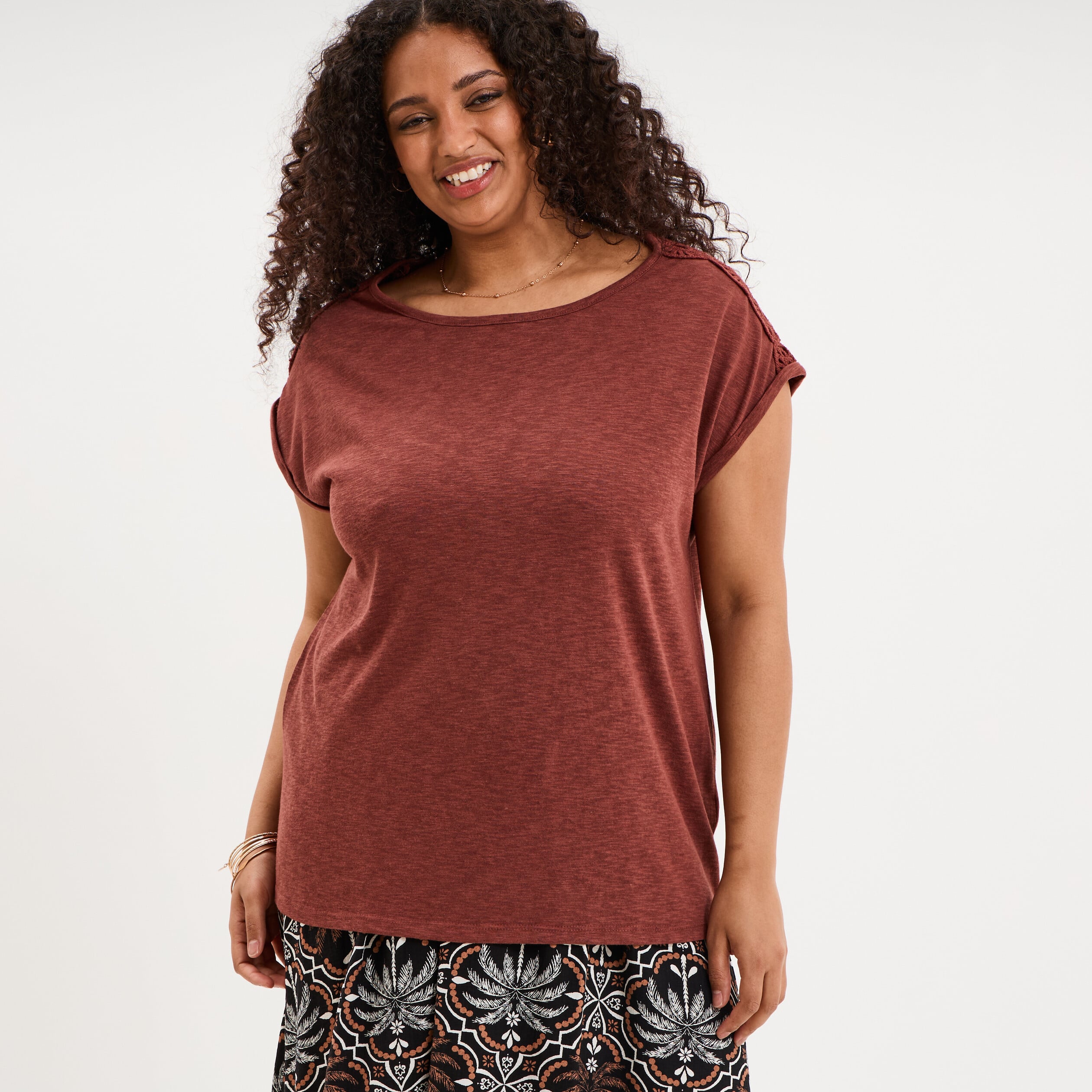 T-shirt &eacute;paules effet macram&eacute; marron cognac femme grande taille