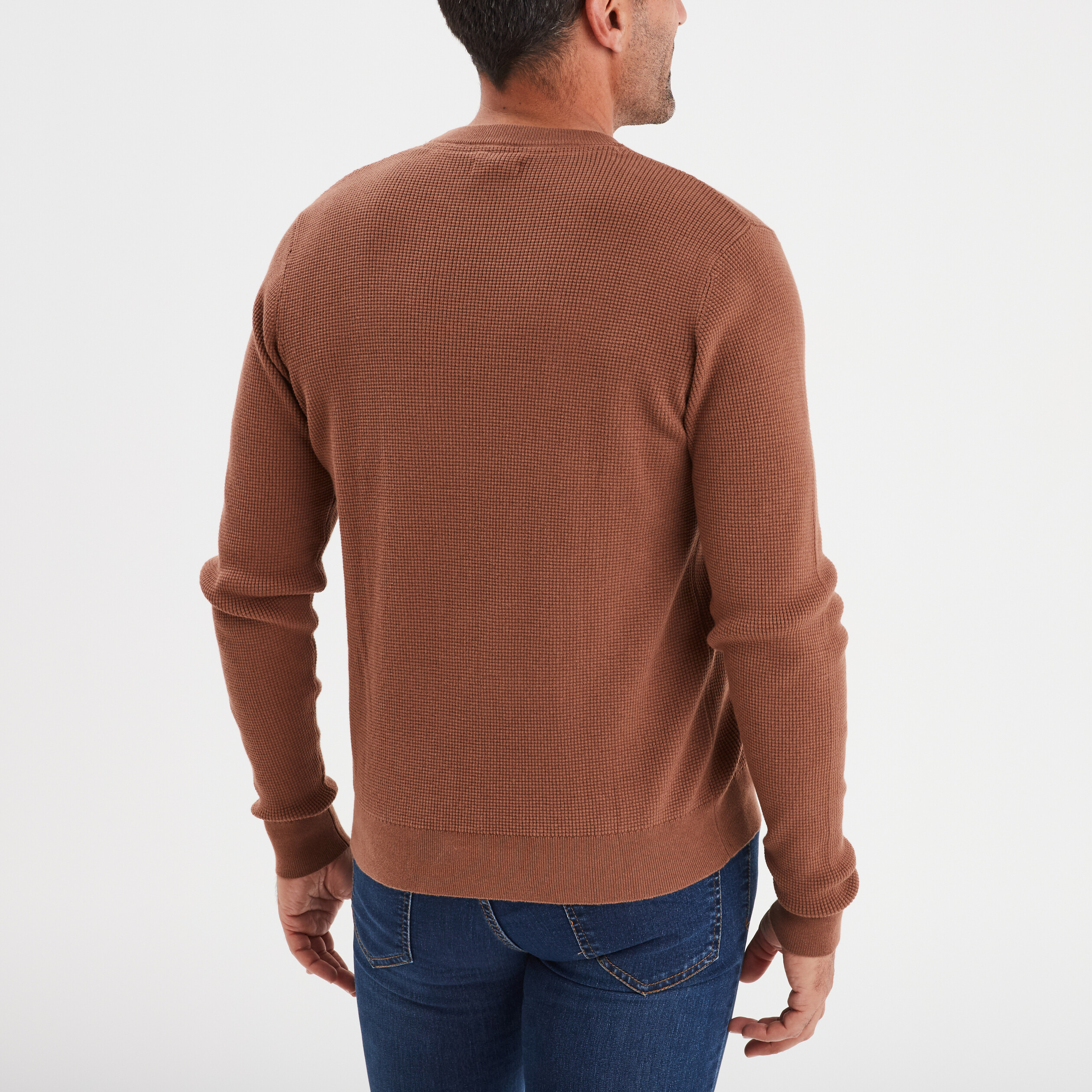 Pull en maille textur&eacute;e col rond marron homme