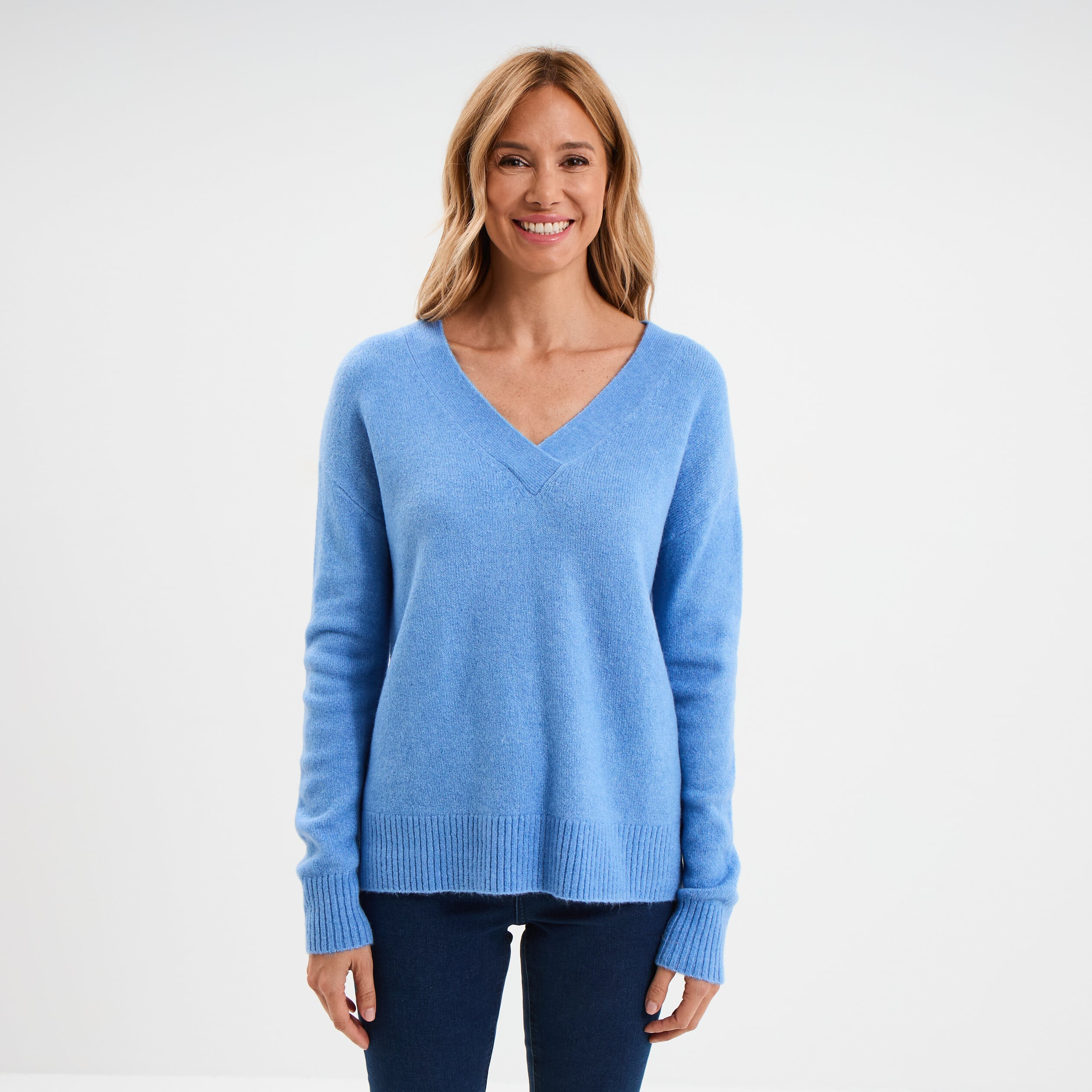 Pull droit ample col V fentes aux c&ocirc;t&eacute;s bleu clair femme