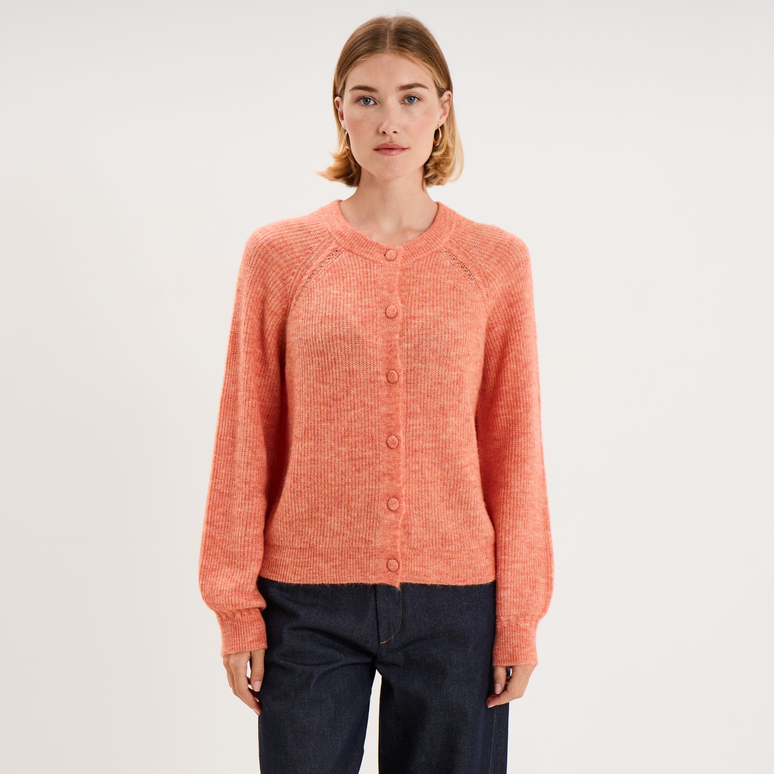 Gilet cardigan col rond boutonn&eacute; rose corail femme