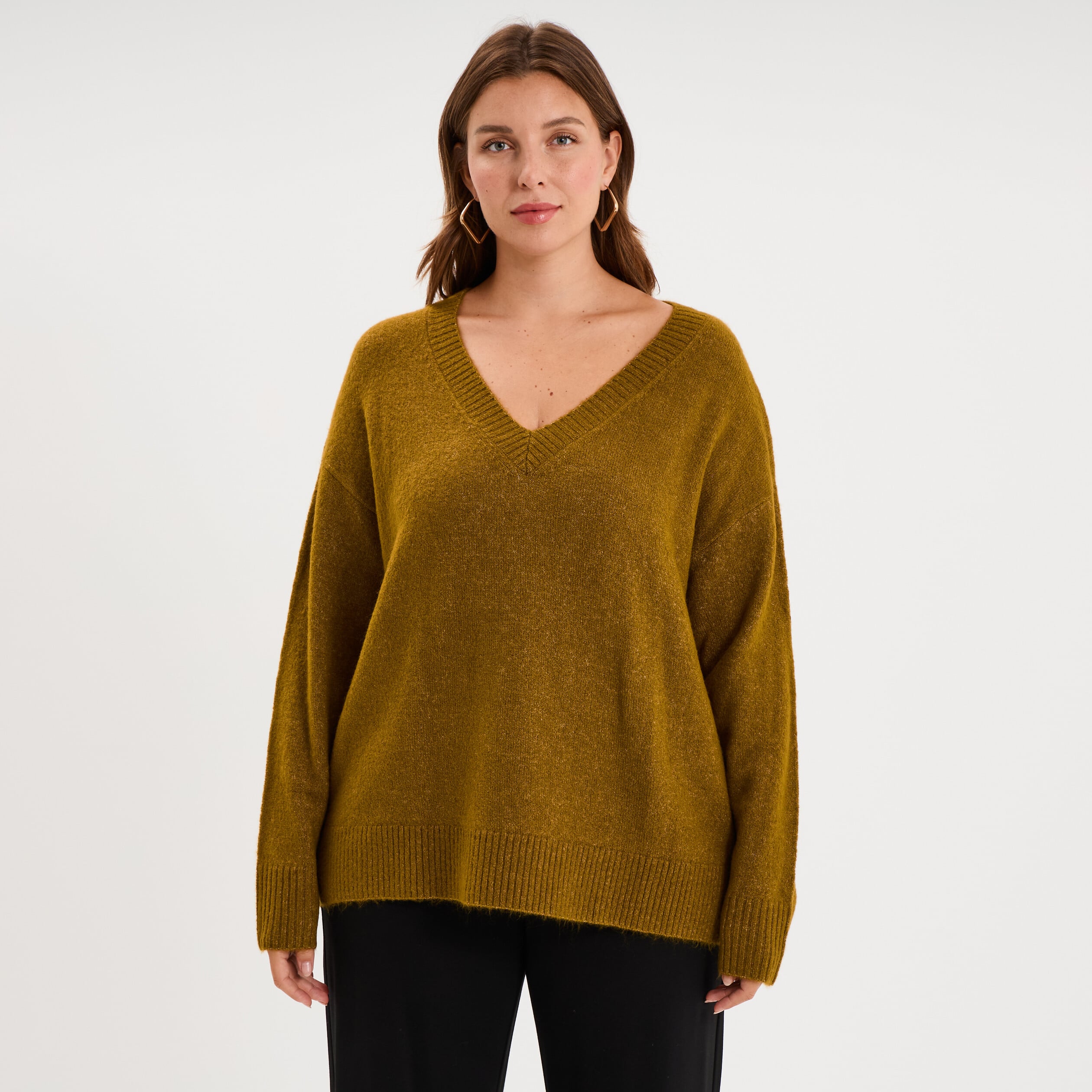 Pull droit col en V manches longues vert olive femme grande taille