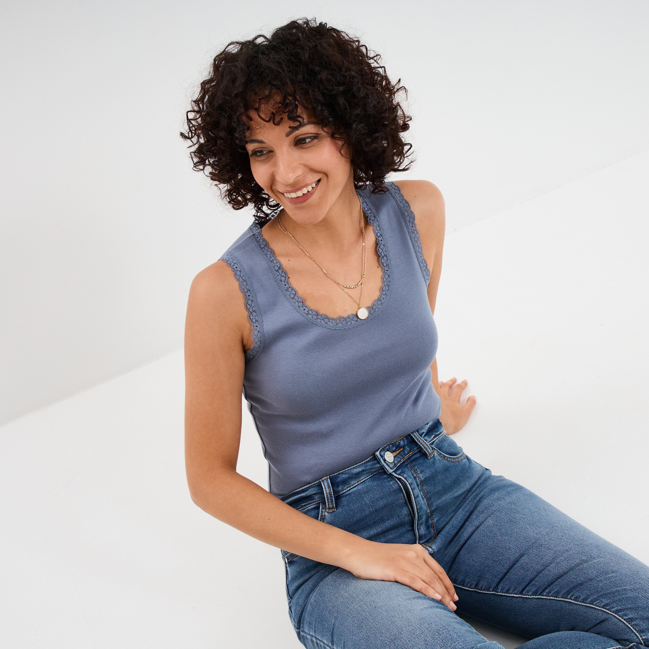 debardeur coton bords dentelle bleu gris femme Débardeur coton bords dentelle bleu gris femme