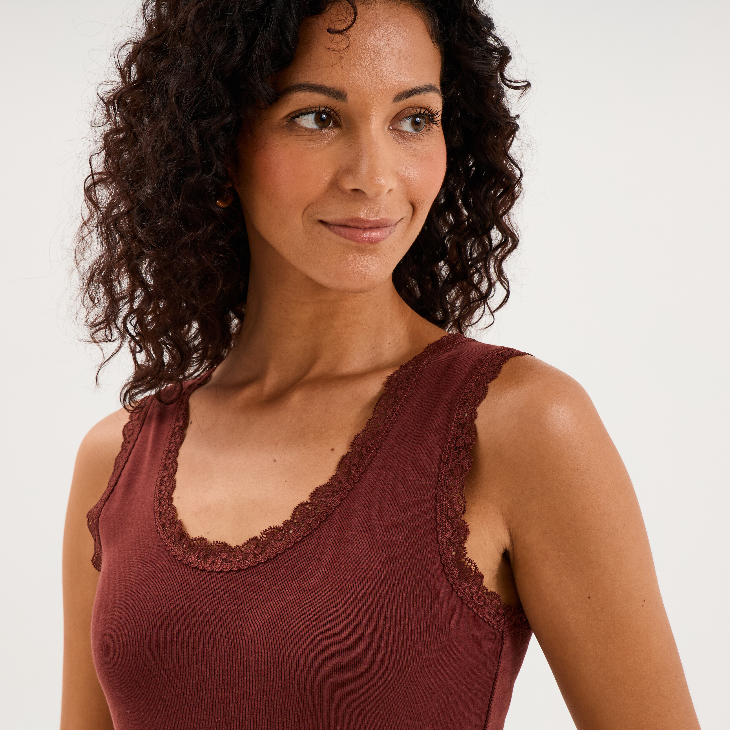 D&eacute;bardeur coton bords dentelle bordeaux femme