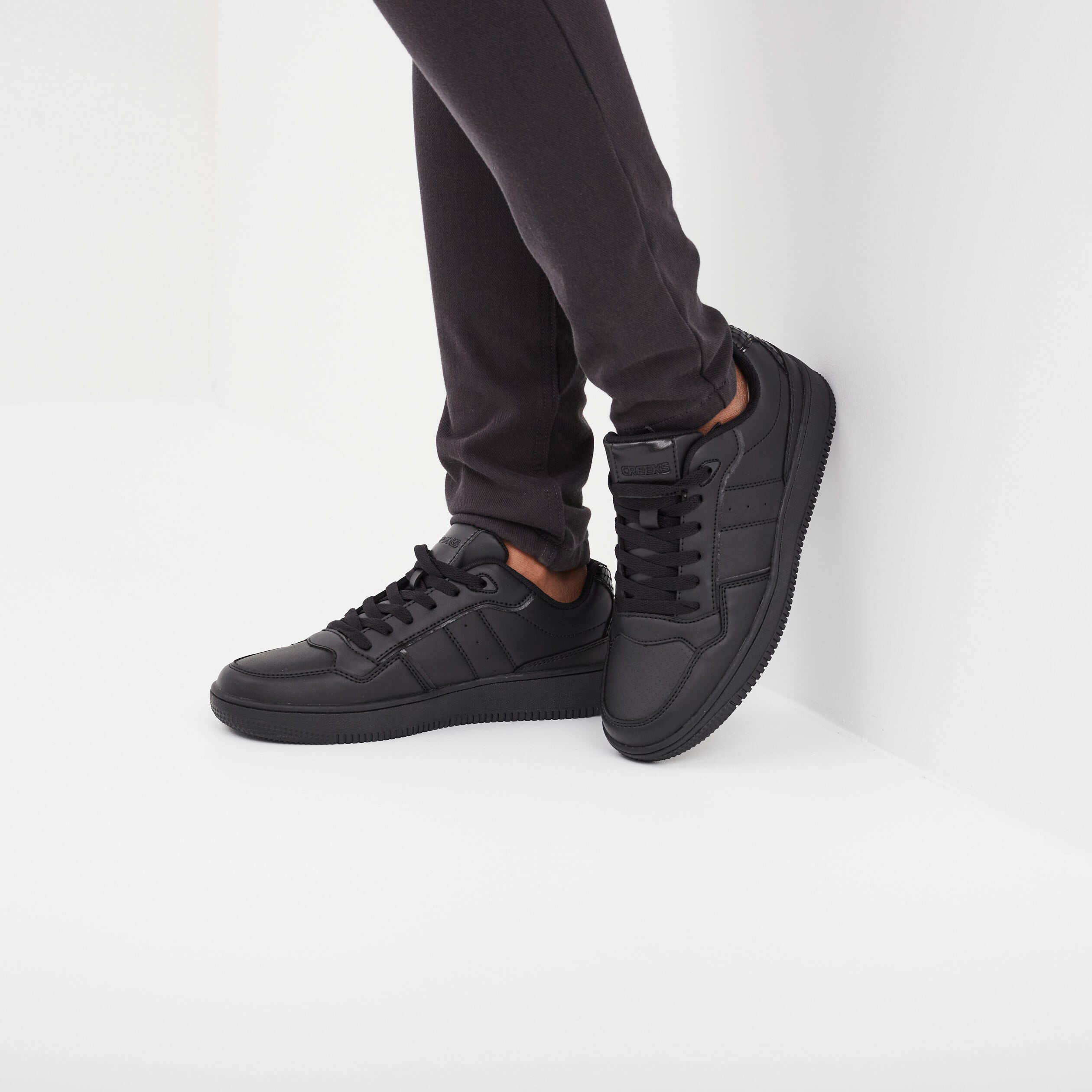 Baskets avec semelle &eacute;paisse noir femme